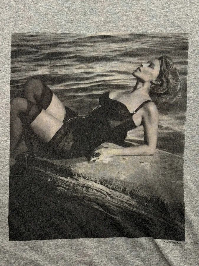 Dolce & Gabbana 2000s Dolce & Gabbana Woman Sunbathing Grey T-Shirt Size US S / EU 44-46 / 1 - 7 Thumbnail