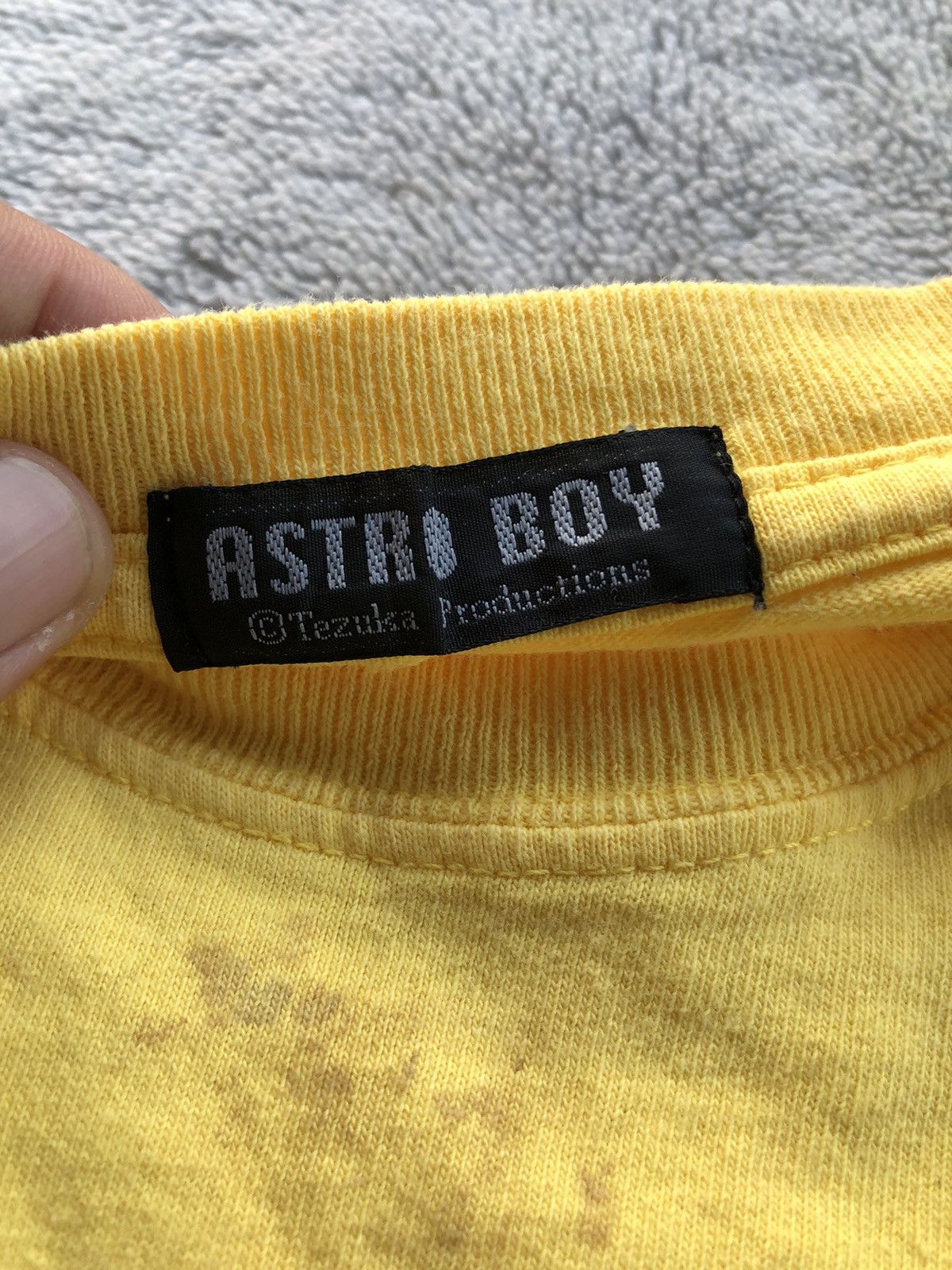 Anime Vintage Astro Boy in 2003 Yellow Shirt Tee Size US L / EU 52-54 / 3 - 11 Thumbnail