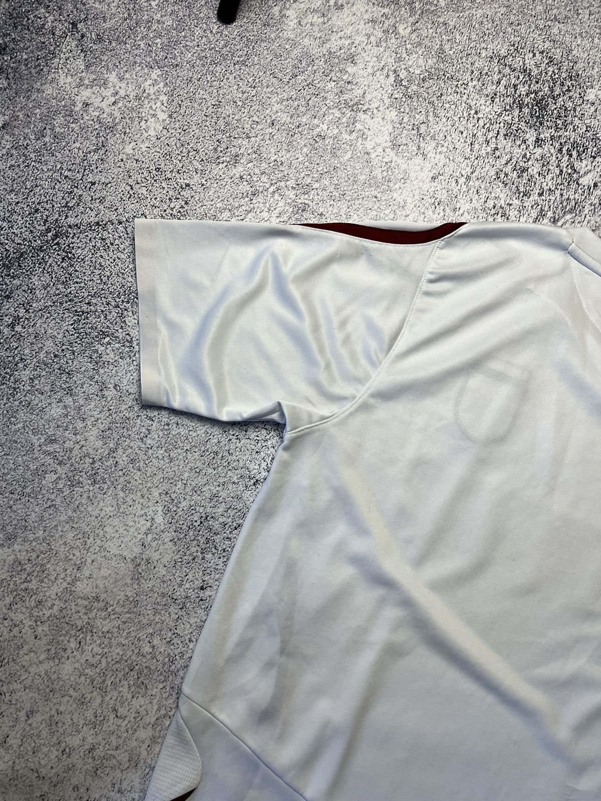 Other Authentic England 2007-08 Training Shirt. Size Large. Umbro Size US L / EU 52-54 / 3 - 17 Thumbnail