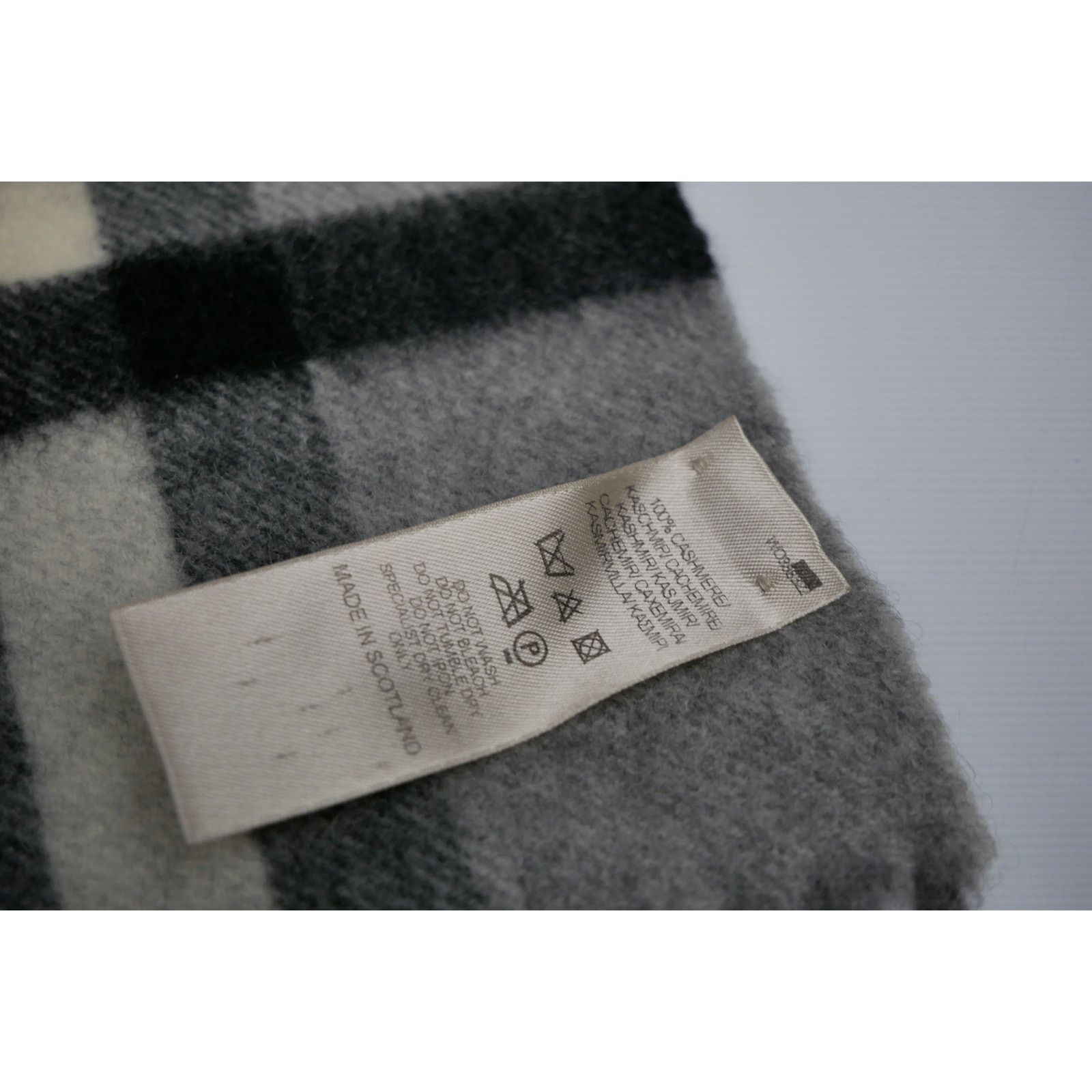 Burberry Giant Check Mens Scarf Size ONE SIZE - 10 Thumbnail