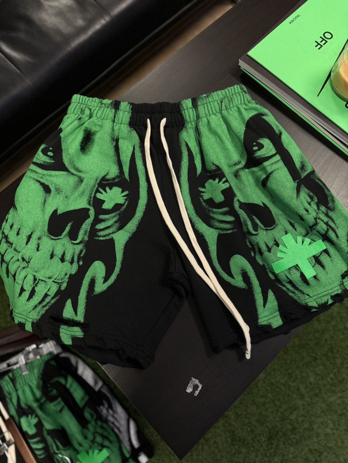 Vertabrae Skeleton Shorts Green Black Size L (NEW)