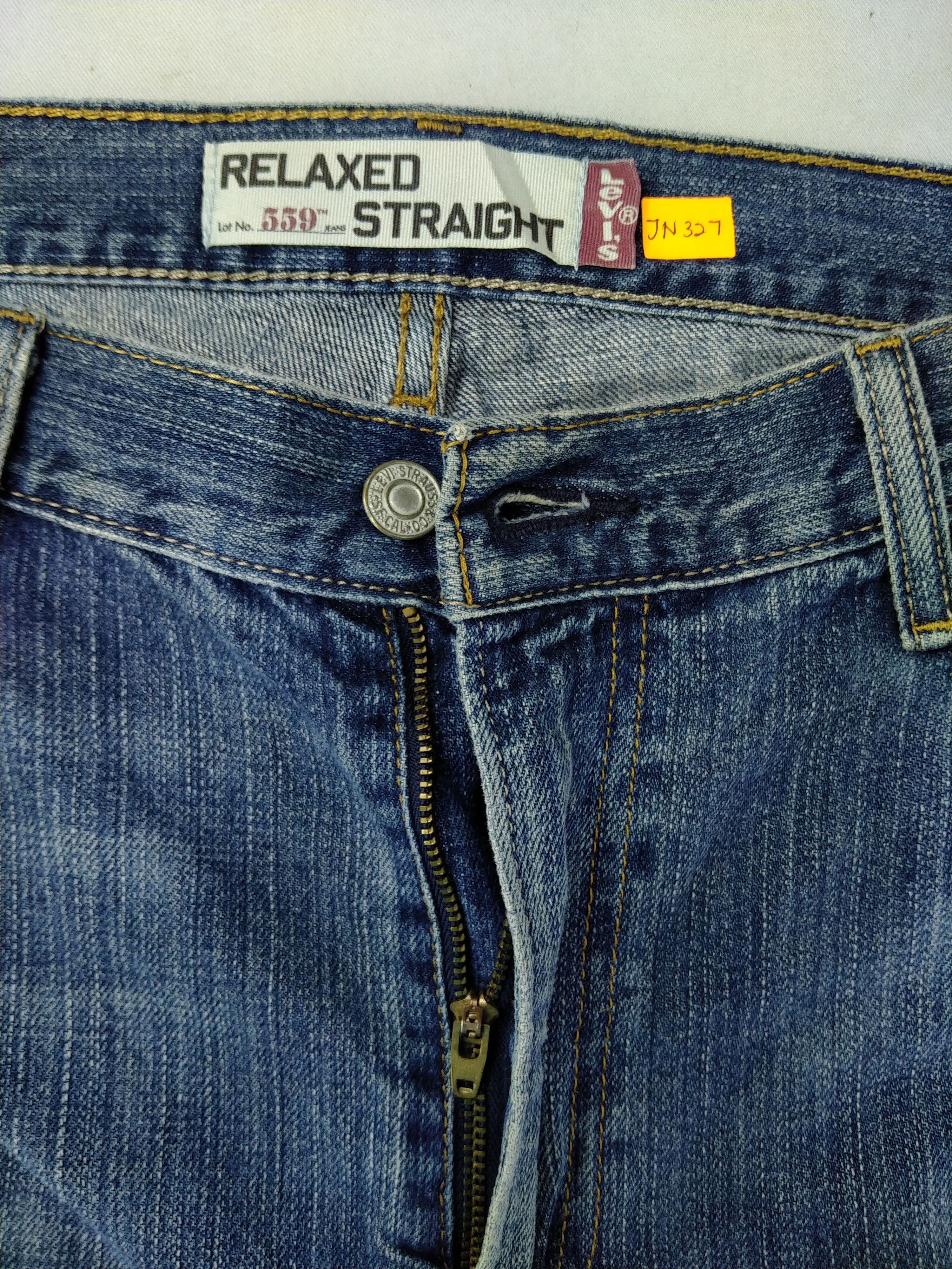Levi's Distressed Vintage Levi's 559 Relaxed 39x32 Denim -JN327 Size US 39 - 6 Thumbnail