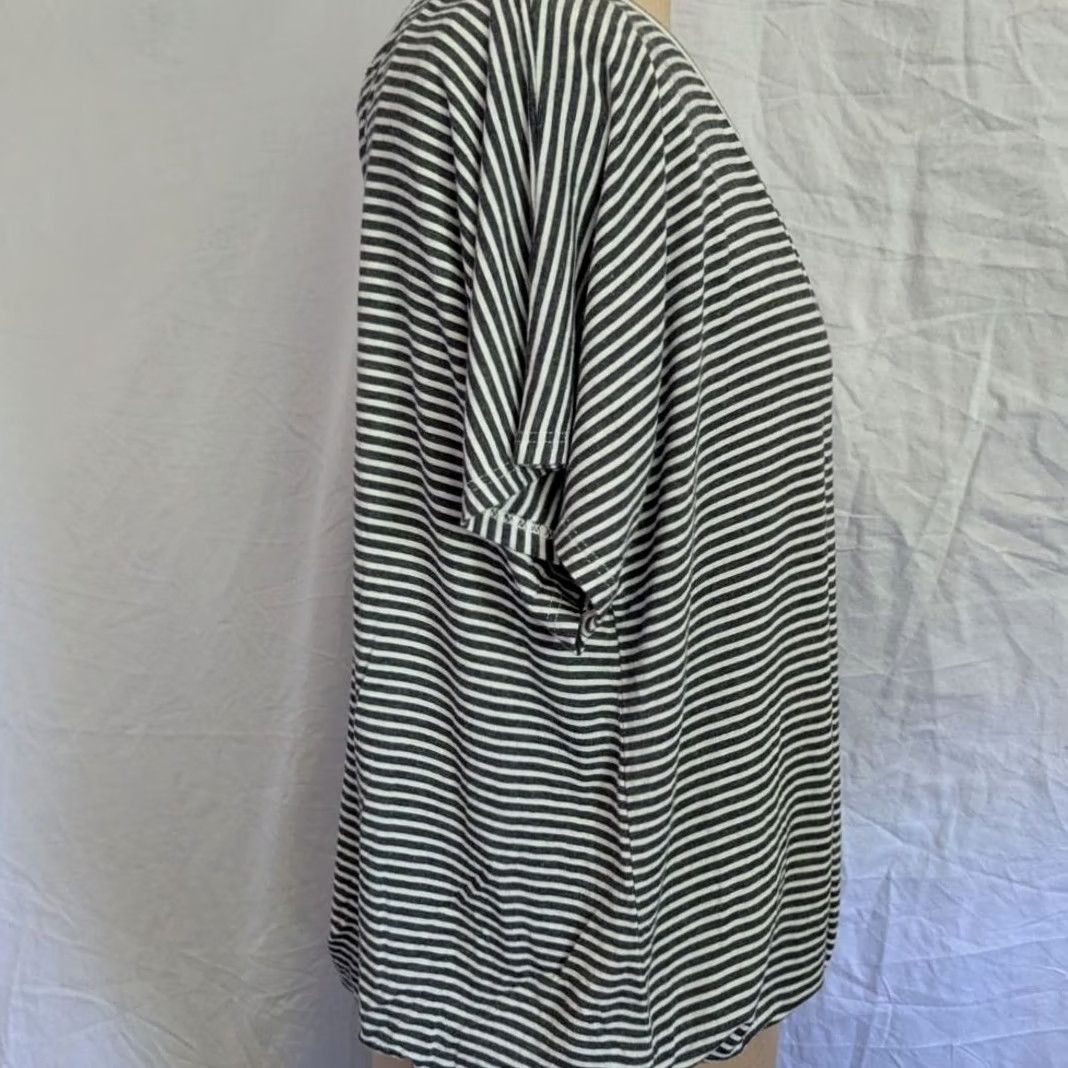 Nautica Entro Grey White Striped V-Neck Short Sleeve Bubble Hem Shirt Top Nautical Minimalist Jersey T-Shirt Womens M Glass Gray Size M / US 6-8 / IT 42-44 - 2 Thumbnail