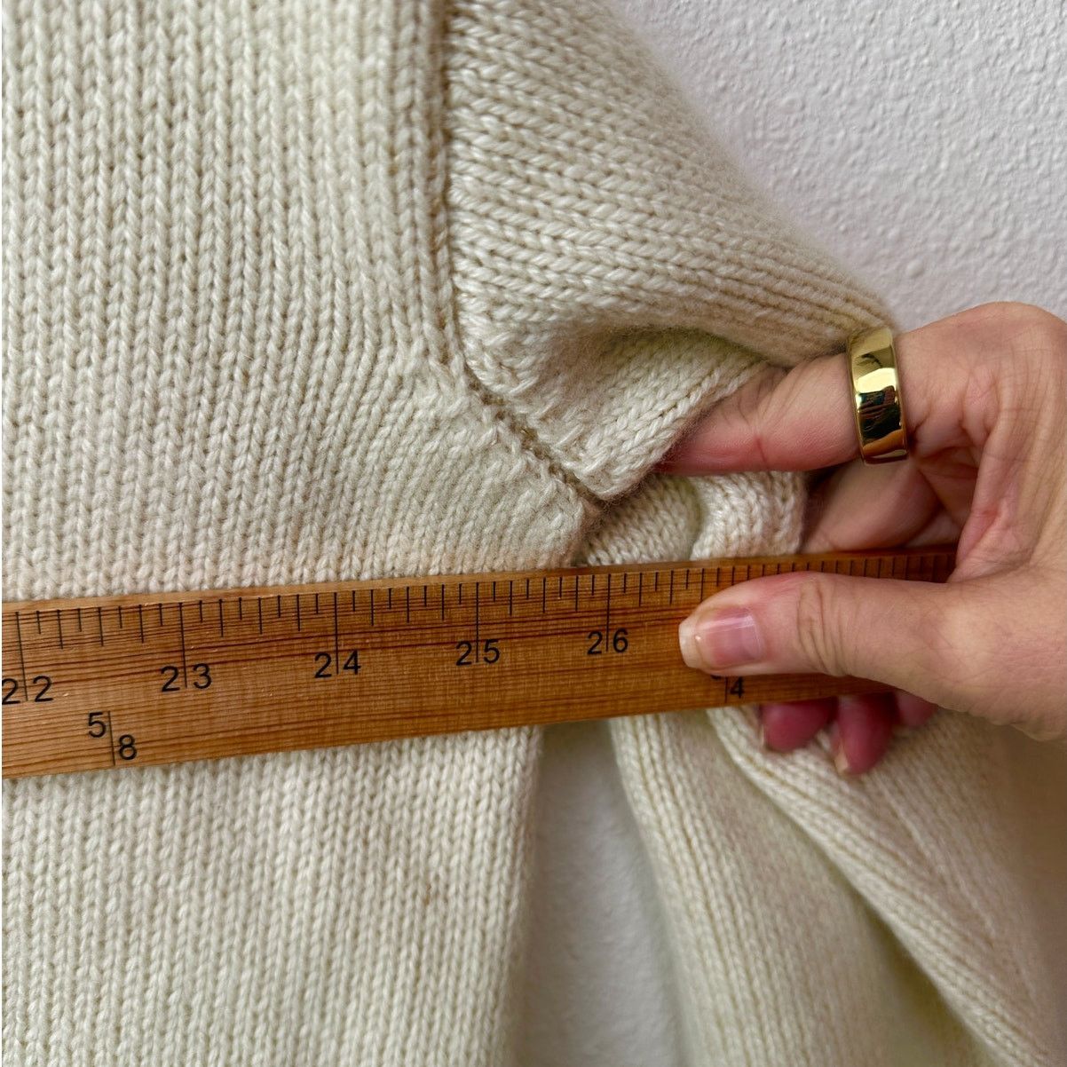 Jil Sander Jil Sander Cream V-Neck Button Long Sleeve Sweater 40 / 8 Size M / US 6-8 / IT 42-44 - 15 Thumbnail