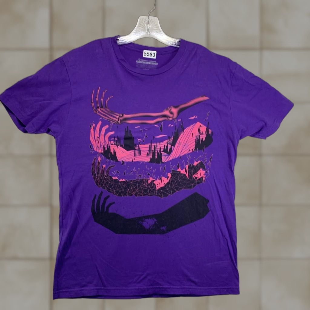 Vintage VINTAGE Design By Humans T-Shirt Men Medium Purple Art Graphic Digital Casual Size US M / EU 48-50 / 2 - 1 Thumbnail