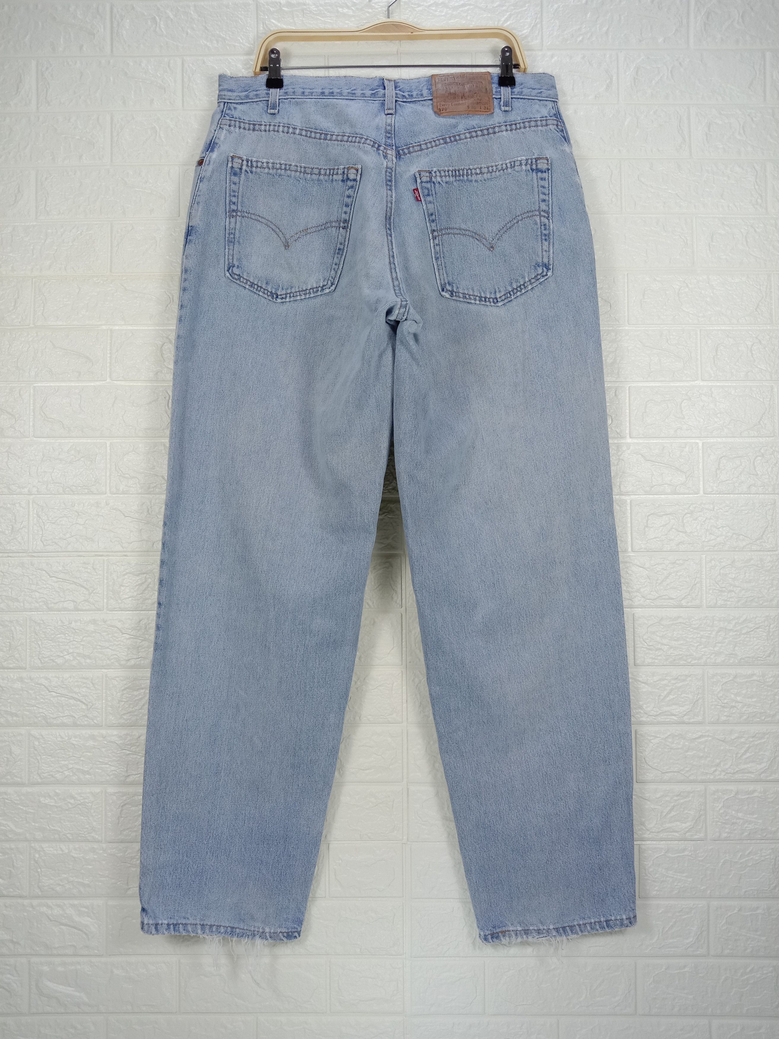 Vintage Levi's 570 Baggy Fit Jeans Light Wash Denim