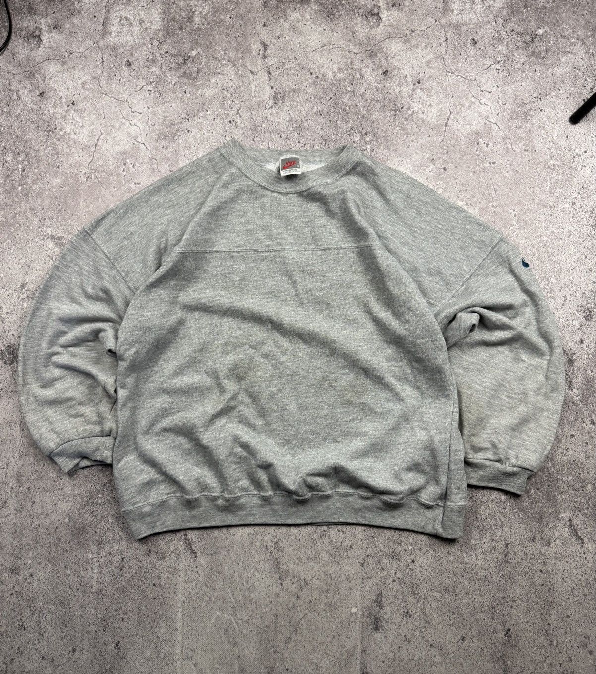 Nike Vintage Nike Swoosh Boxy Sweatshirt Distressed Y2K Rare L Size US M / EU 48-50 / 2 - 1 Thumbnail