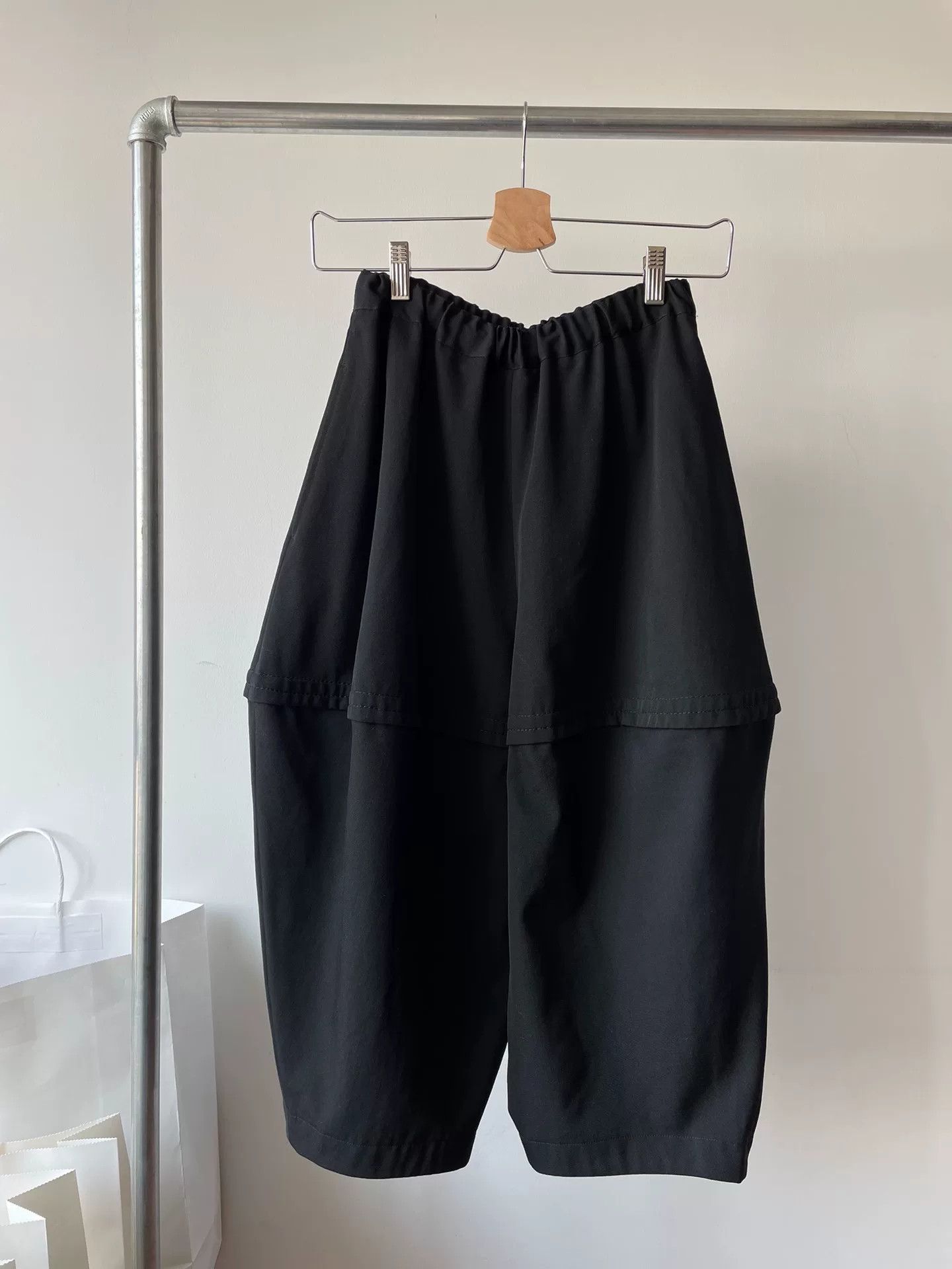 Comme des Garcons Comme des Garcons Black Balloon Cropped Pants Size 34" / US 12 / IT 48 - 1 Thumbnail