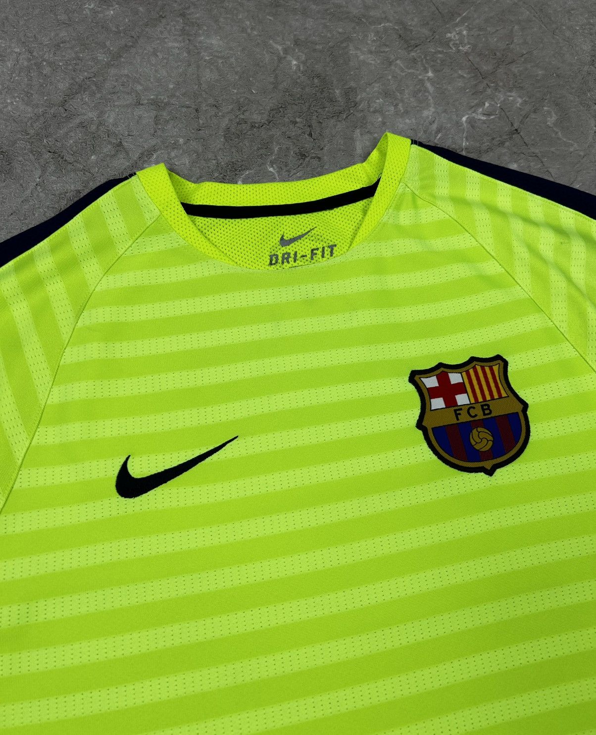 Nike Vintage Nike F.C Barcelona Soccer Jersey T-shirt Y2K Rare Size US L / EU 52-54 / 3 - 5 Thumbnail