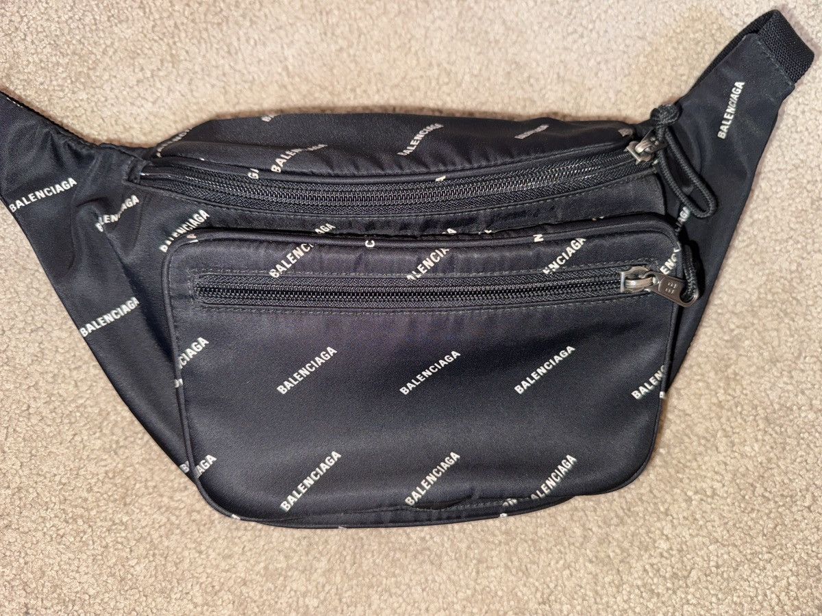 Balenciaga BALENCIAGA ALL OVER PRINT LOGO NYLON WAIST BAG Size ONE SIZE - 15 Thumbnail