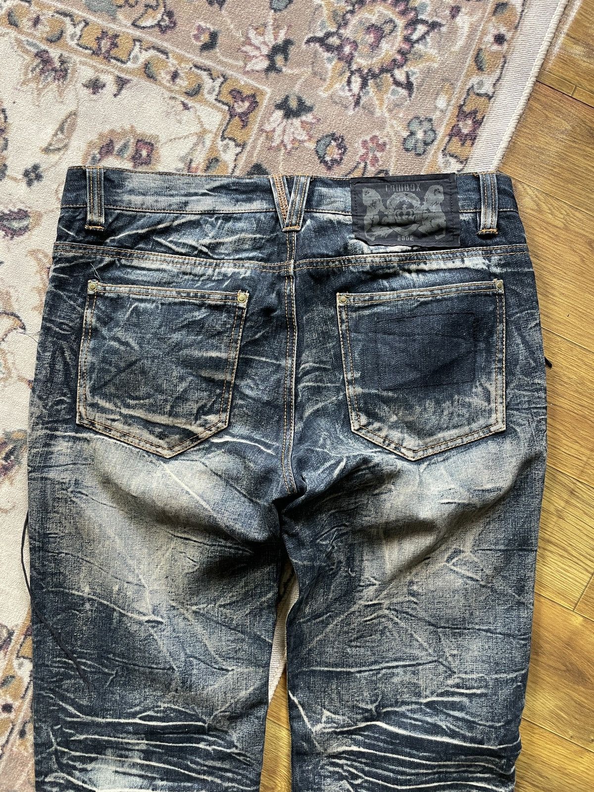 LowBox Distressed denim jeans with a bold