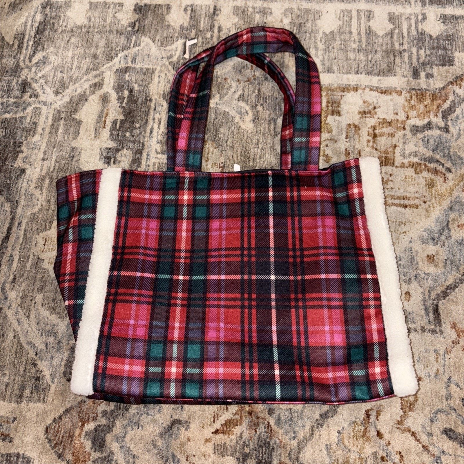 Victoria's Secret BRAND NEW Victoria Secret Tote Bag Winter Collection Size ONE SIZE - 2 Thumbnail