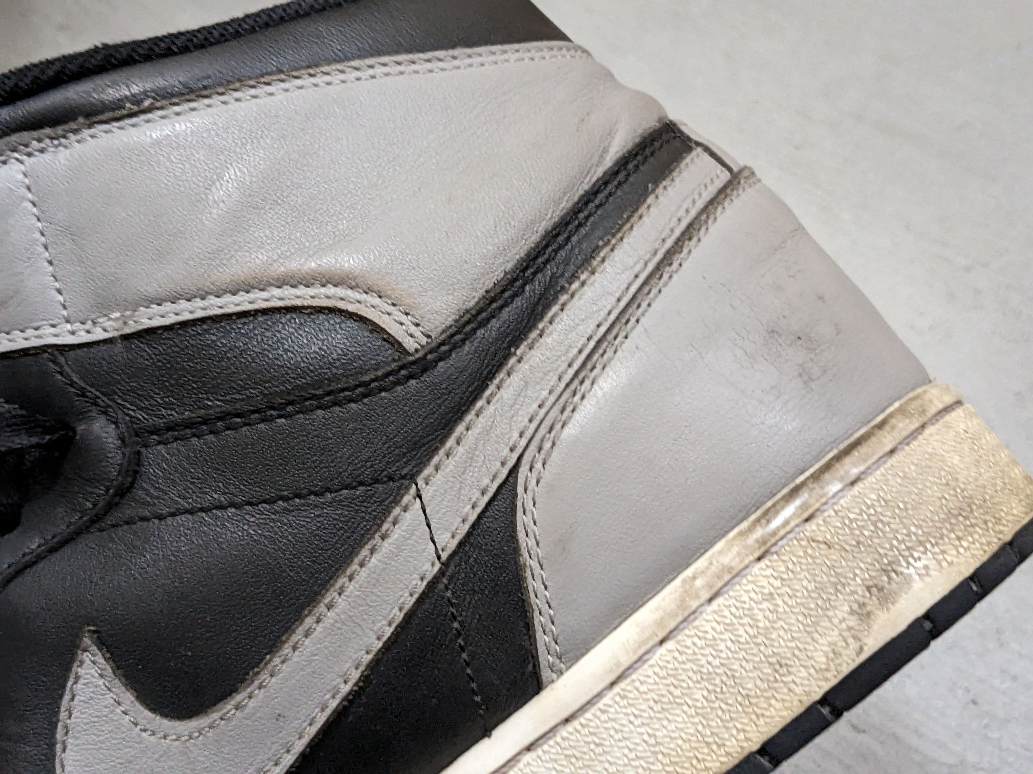 Jordan Brand Nike Air Jordan 1 Retro High OG Shadow 13 555088-014 Size US 13 / EU 46 - 12 Thumbnail