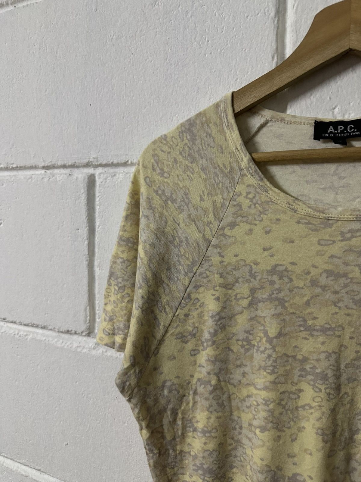 A.P.C. A.P.C Abstract Printed Size 2 T-Shirt Size US M / EU 48-50 / 2 - 5 Thumbnail