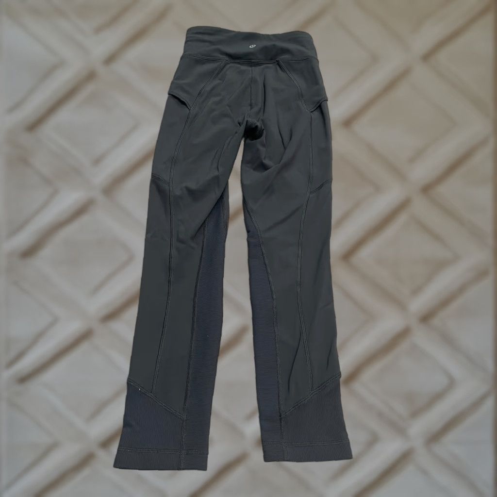 Lululemon VINTAGE Lululemon Black High-Rise Compression Leggings w/ Pockets 22x23 Women’s Size 2 Adult Regular Pants Slim Leggings Athletic Womens Black Size 26" / US 2 / IT 38 - 1 Thumbnail