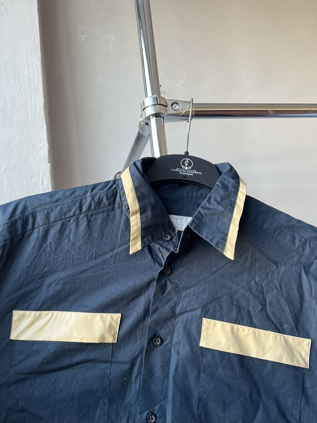 Versace Jeans Couture VERSACE JEANS COUTURE VINTAGE MENS BUTTON SHIRT SIZE L Size US L / EU 52-54 / 3 - 4 Thumbnail