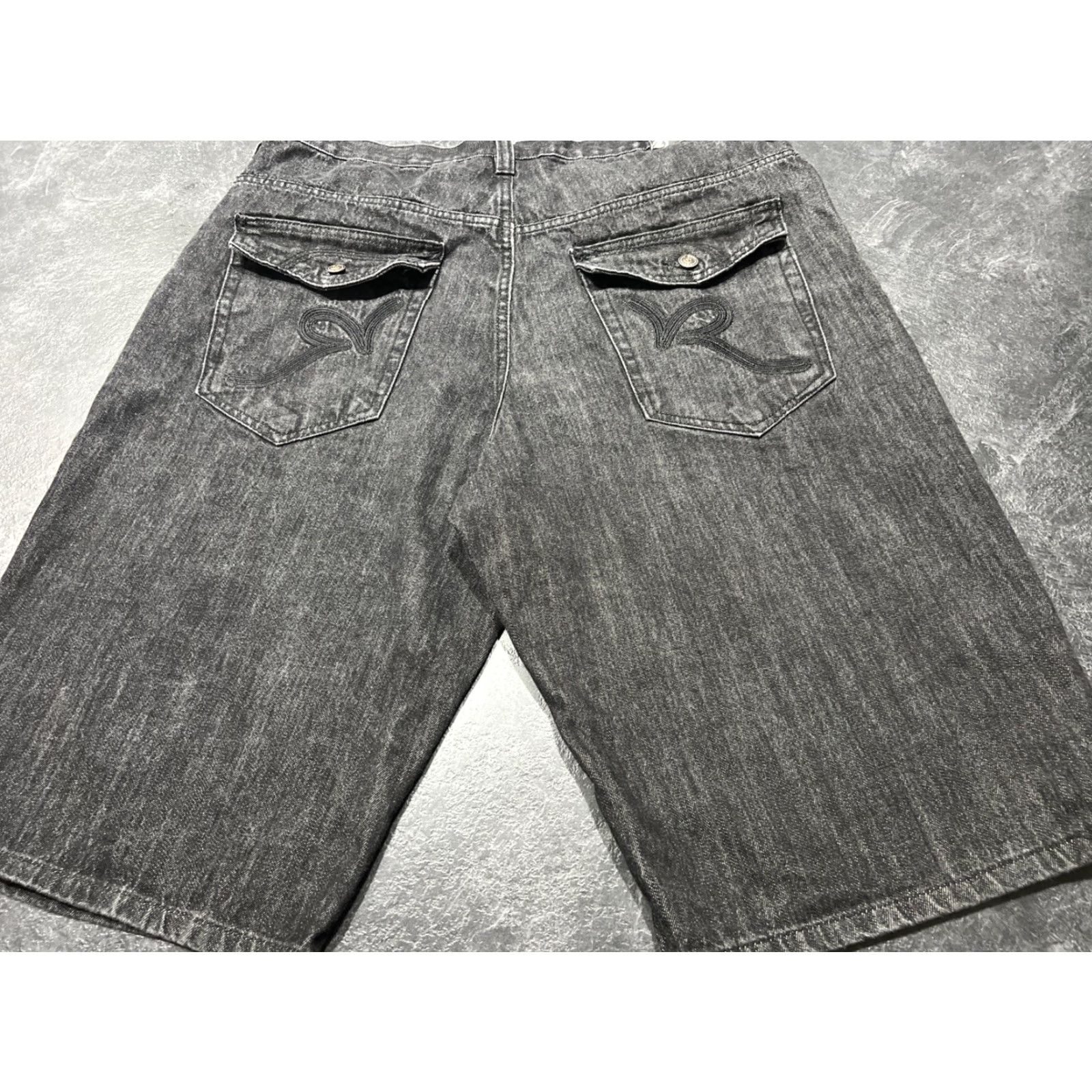 Rocawear VINTAGE Rocawear Bermuda Shorts Mens 40 Black Denim 90s Grunge Baggy Wide Leg Embroidered Cotton Polyester Casual Men Size US 40 / EU 56 - 2 Thumbnail