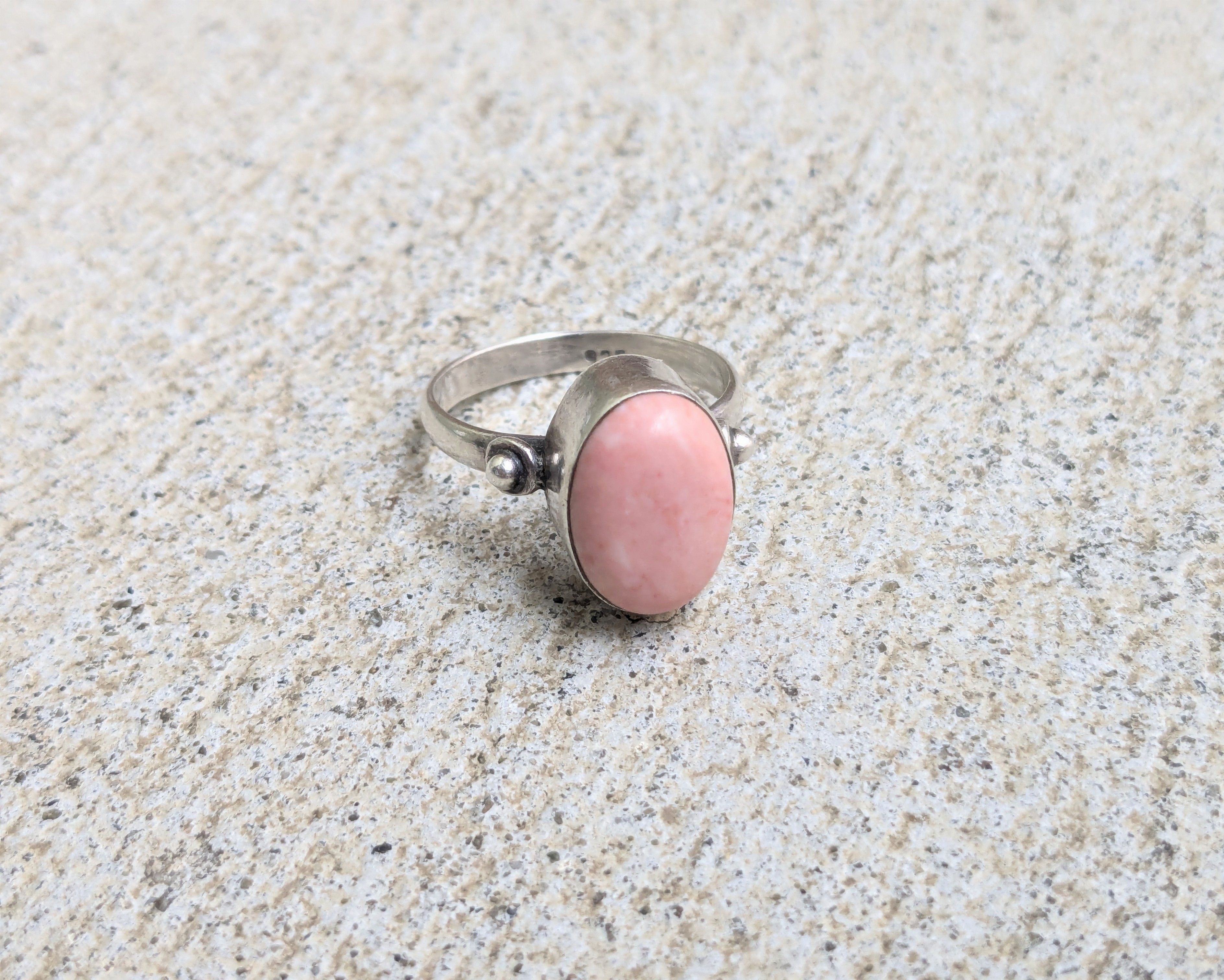 Jewelry Sterling Silver Ring Pink Coral Size 9 Oval Size ONE SIZE - 1 Thumbnail