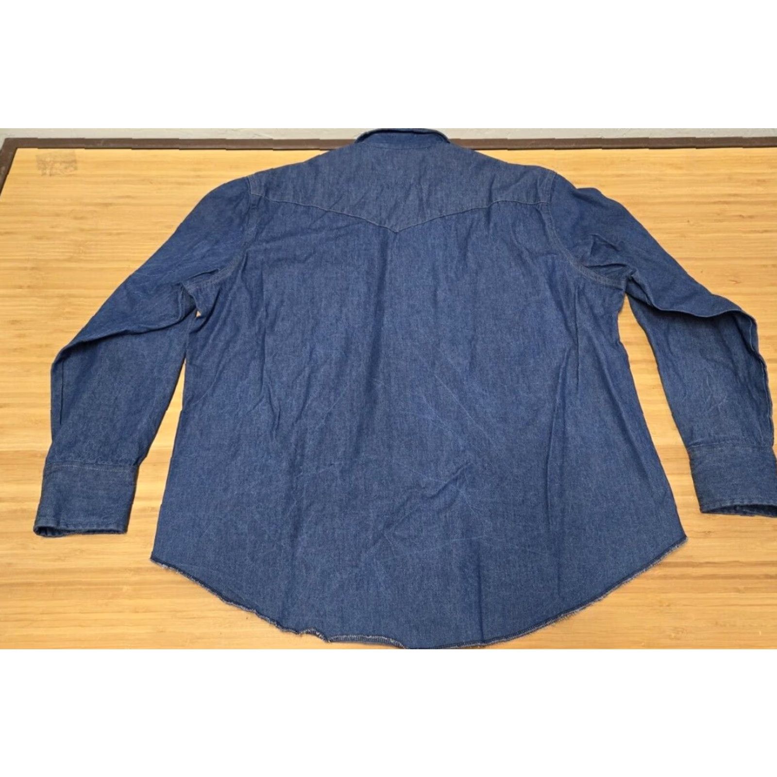Wrangler VINTAGE Wrangler Pearl Snap Western Denim Shirt Mens XL Blue Cowboy Rodeo Size US XL / EU 56 / 4 - 6 Thumbnail