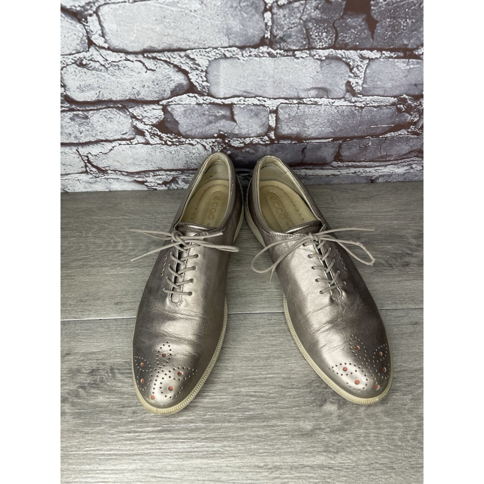 Ecco Ecco Metallic Silver Leather Wingtip Lace Up Golf Shoes Wome Size US 9.5 / IT 39.5 - 9 Thumbnail