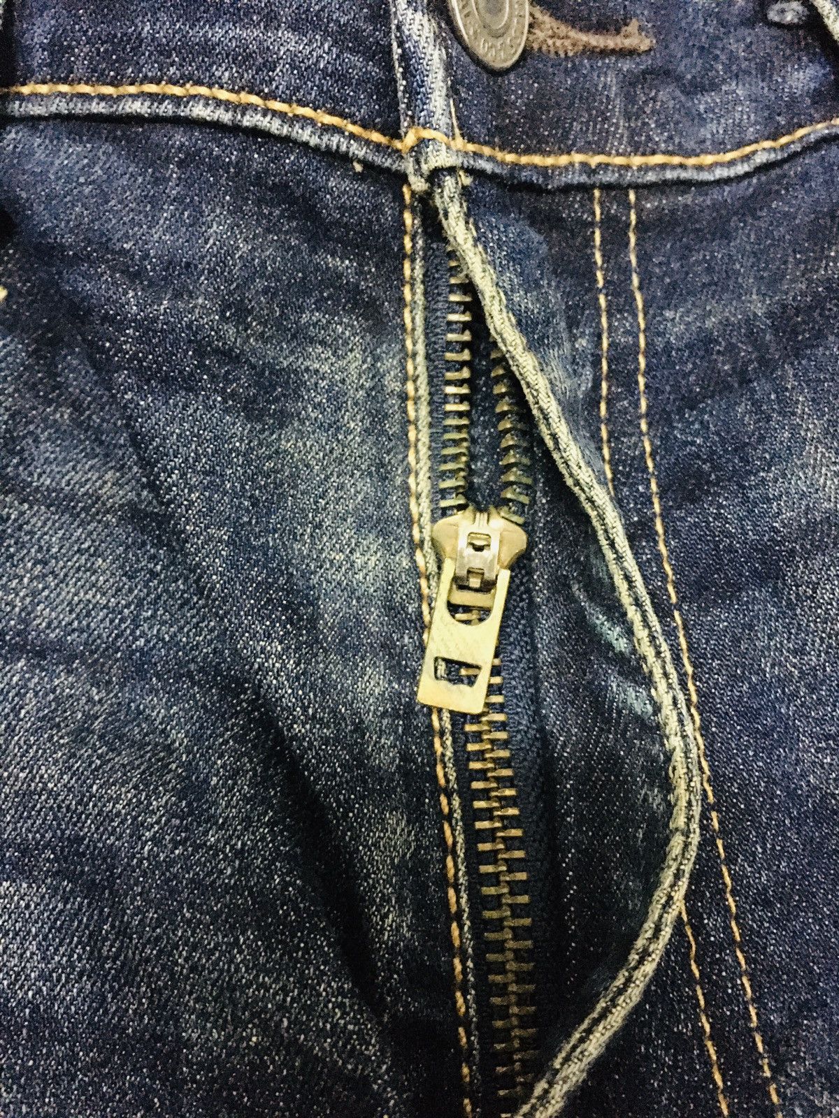 Levi's Levis Lot 541 Distressed Jeans (15) Size US 37 - 8 Thumbnail