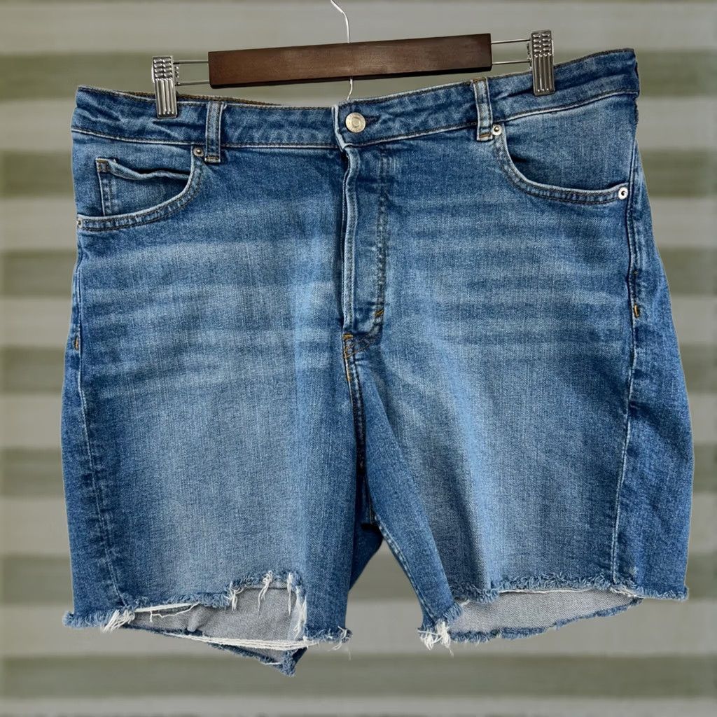 H&M H&M &Denim 90s High Waist Button Fly Raw Hem Denim Shorts Womens 16 Blue Casual Jeans Shorts Size 25" / US 0 / IT 36 - 1 Thumbnail