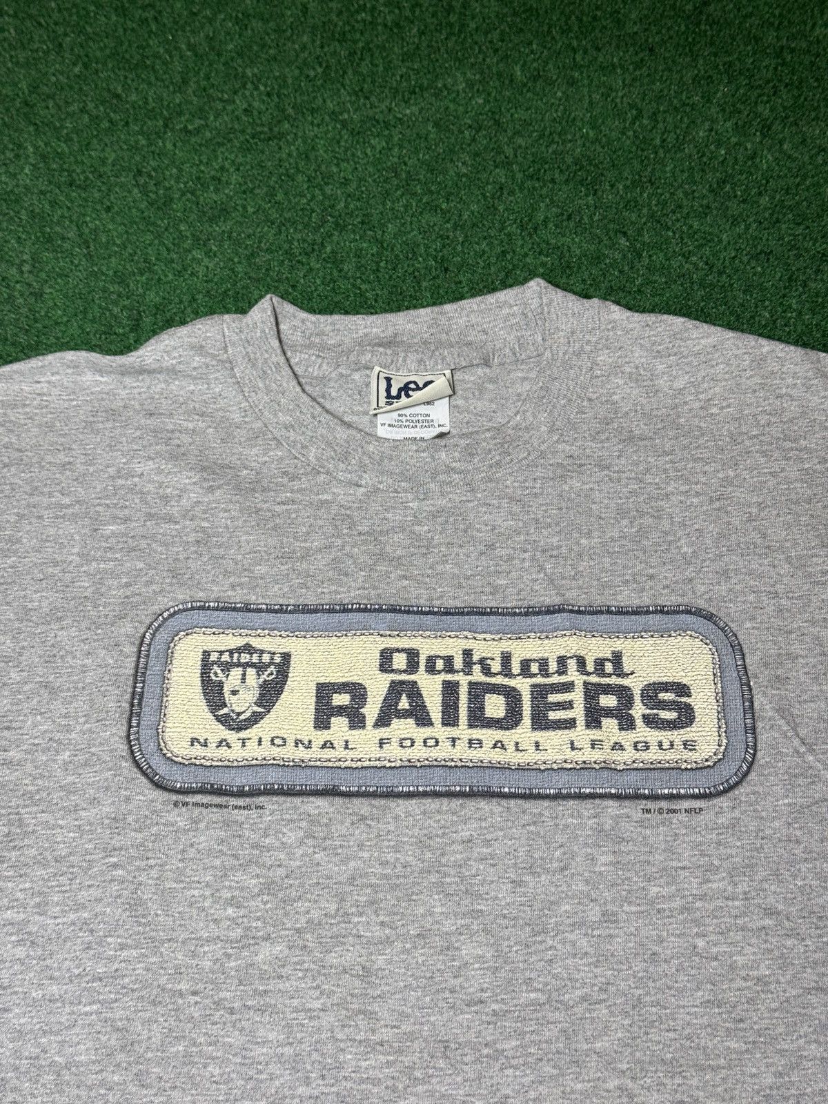 NFL kland Raiders Vintage NFL XL/XXl Baggy Football Y2K T Shirt Size US XL / EU 56 / 4 - 1 Thumbnail
