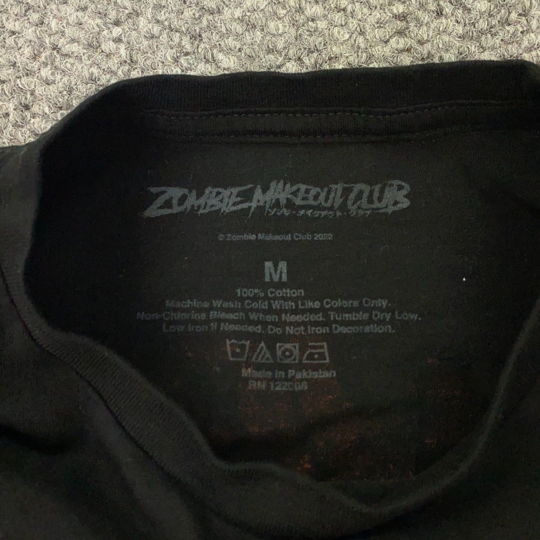 Vintage VINTAGE Zombie Makeout Club Graphic T-Shirt Men Medium Black Cotton Crew Neck All Seasons Size US M / EU 48-50 / 2 - 3 Thumbnail