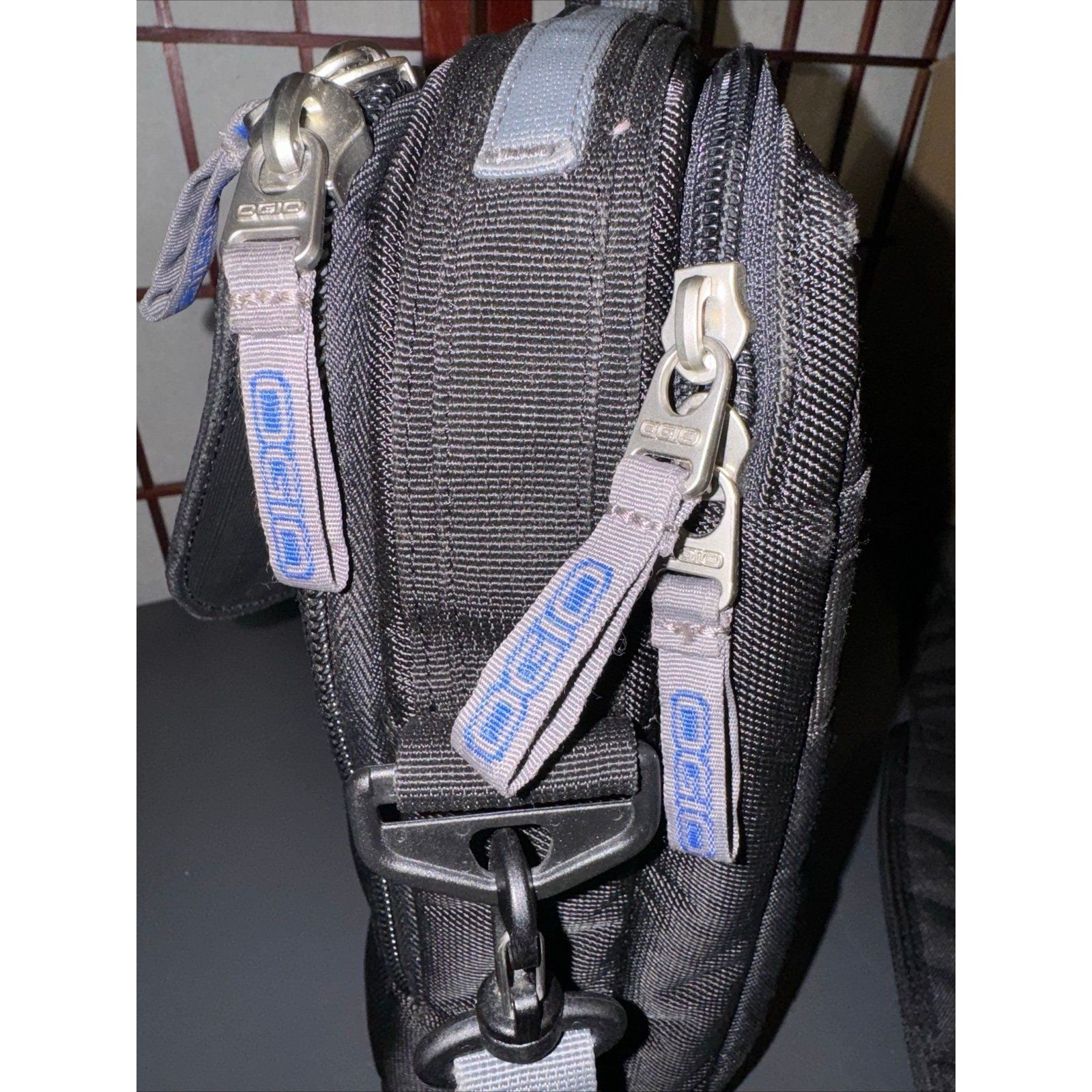 Ogio OGIO Performance Large Messenger Bag Laptop Mac Book Work Tr Size ONE SIZE - 12 Thumbnail