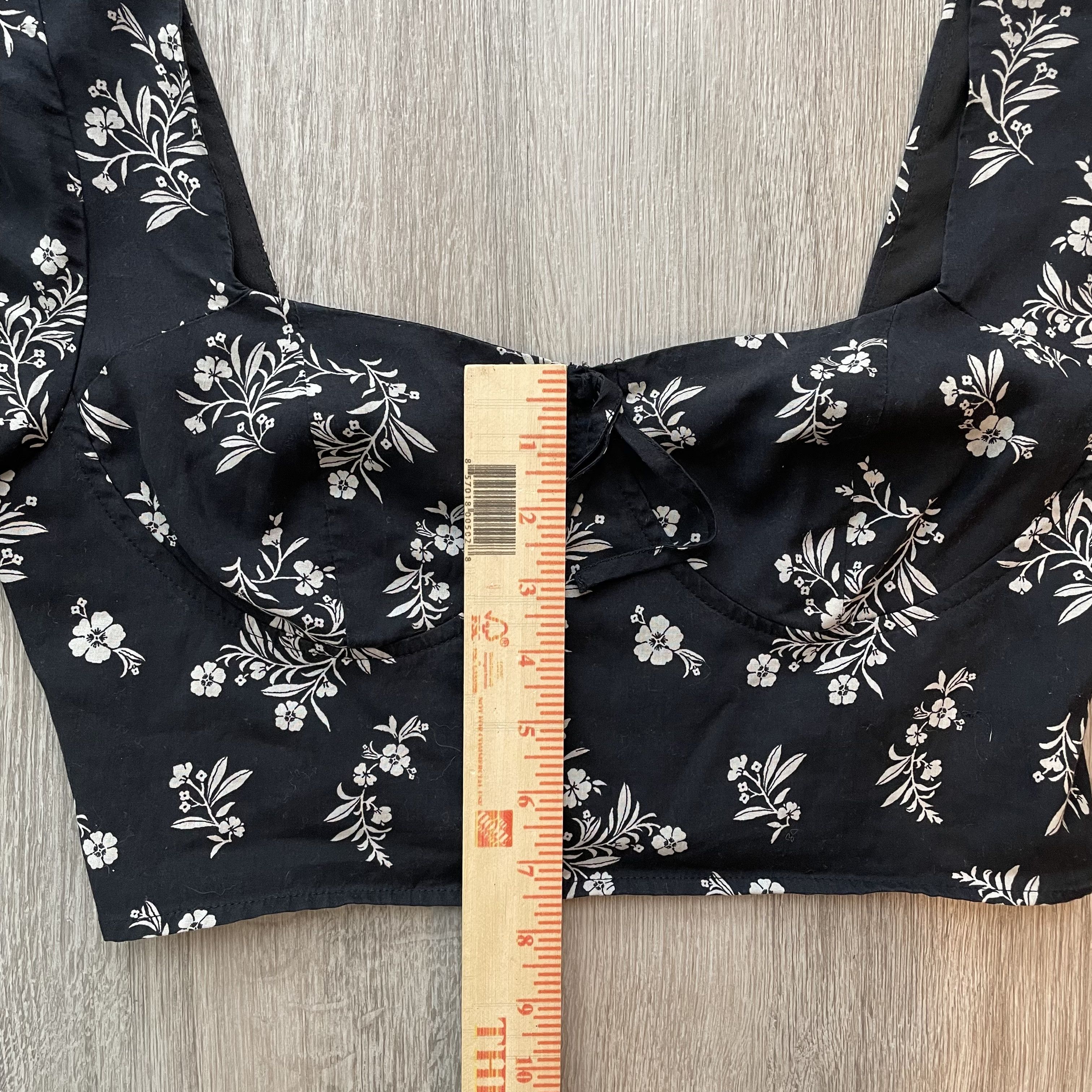 Forever 21 Forever 21 Floral Tie-Front Flutter Sleeve Crop Top M Size M / US 6-8 / IT 42-44 - 7 Thumbnail