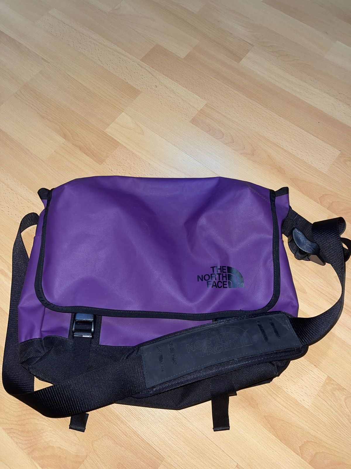 The North Face The North Face Base Camp Messenger Bag Size ONE SIZE - 1 Thumbnail