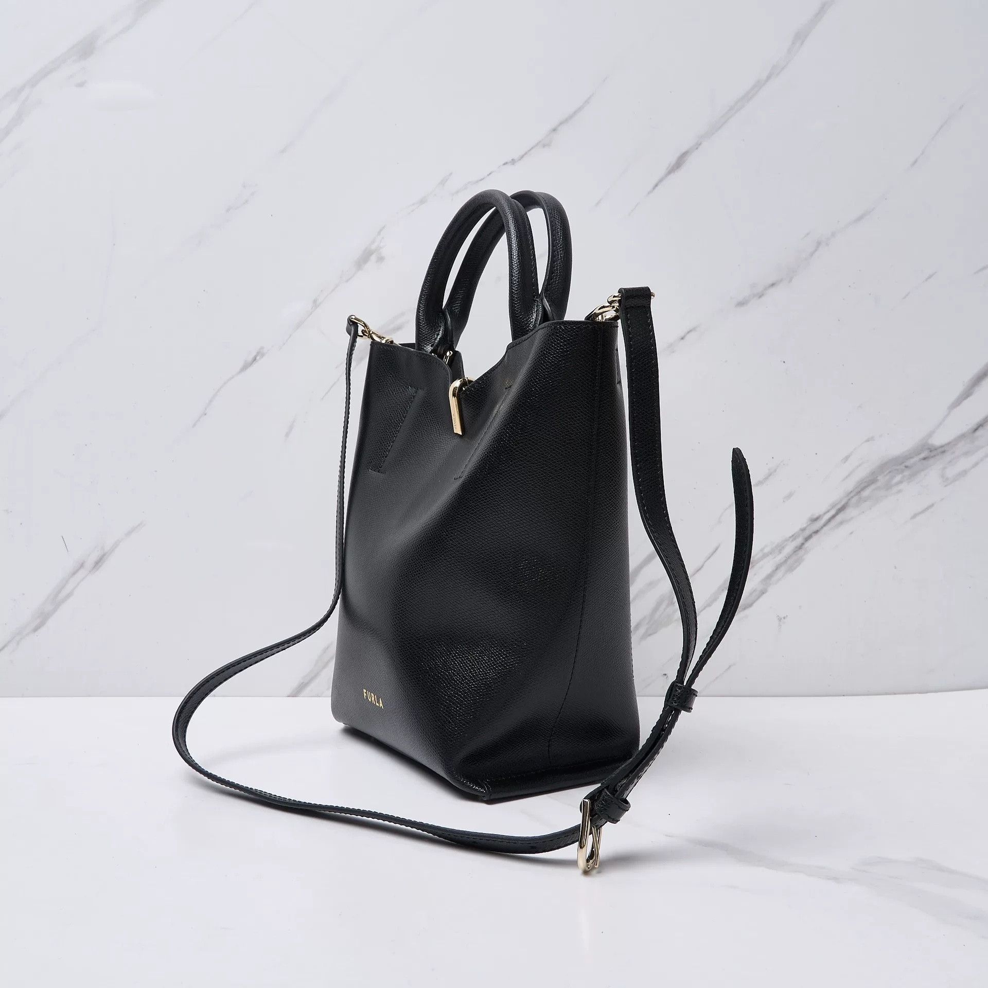 Furla Furla Black Gold Handbag with Handle Size ONE SIZE - 4 Thumbnail
