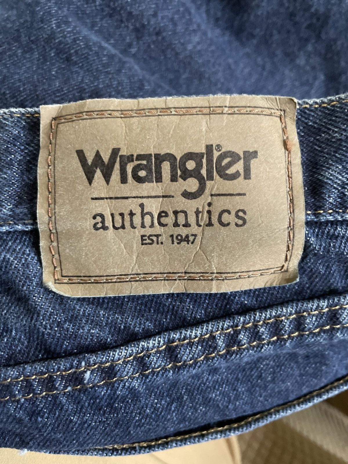 Designer × Wrangler Wrangler Medium Blue Denim Jean Shorts JORTS relaxed fit 33 Size US 33 - 9 Thumbnail