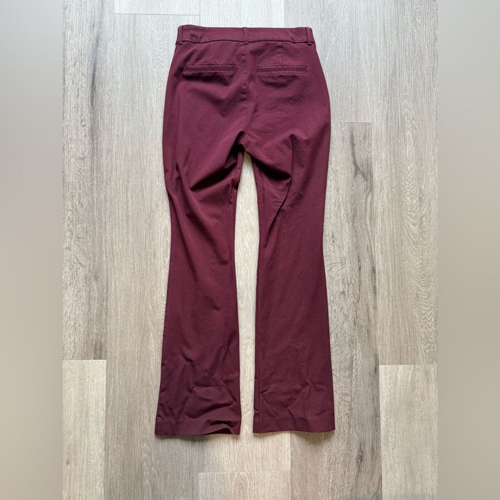 Old Navy Old Navy Red Flare Pants with Stretch Waistband Size 27" / US 4 / IT 40 - 2 Thumbnail