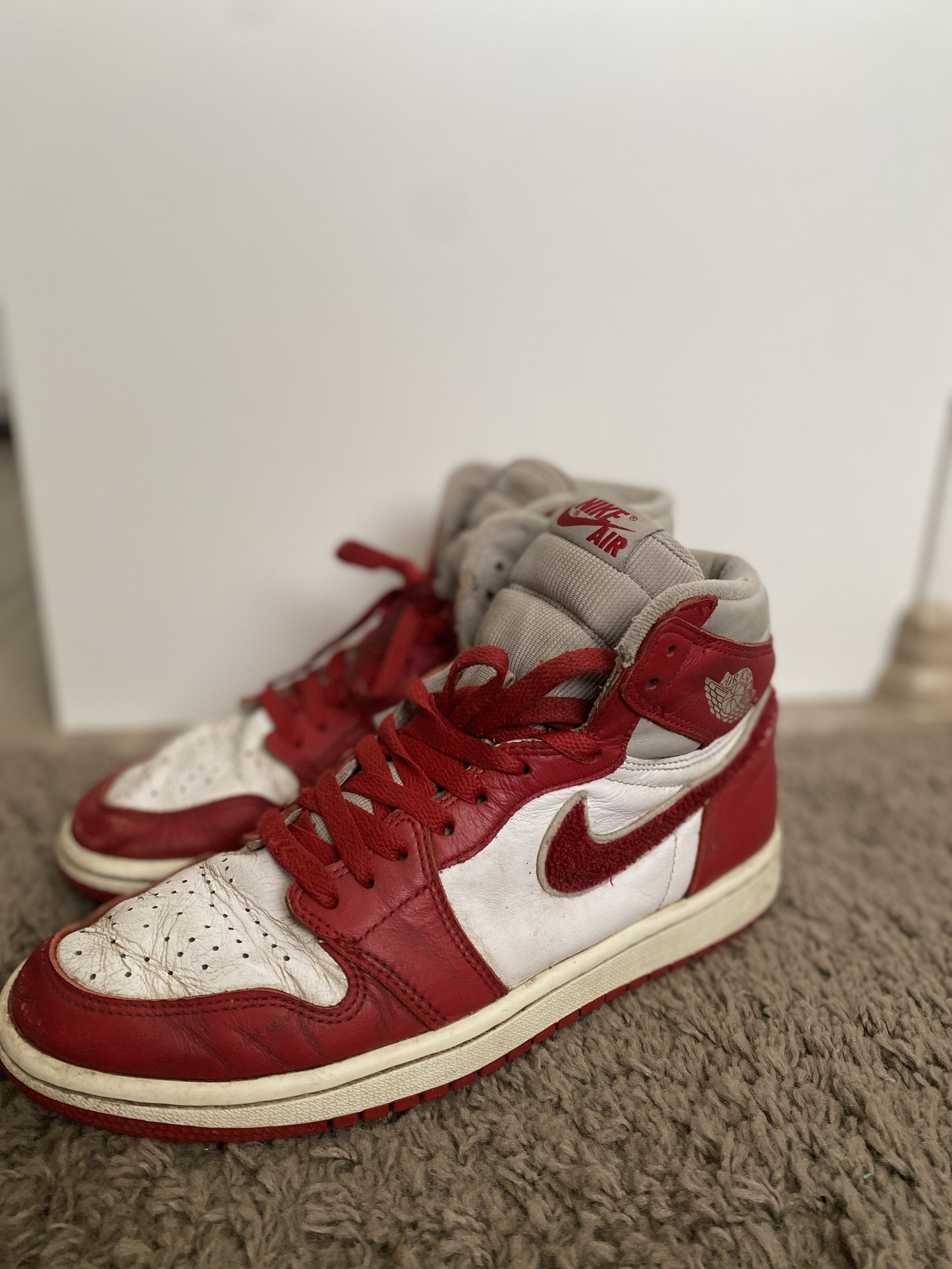 Jordan Brand × Nike Nike Jordan 1 Retro High OG Varsity Red sneakers shoes Size US 9.5 / IT 39.5 - 1 Thumbnail