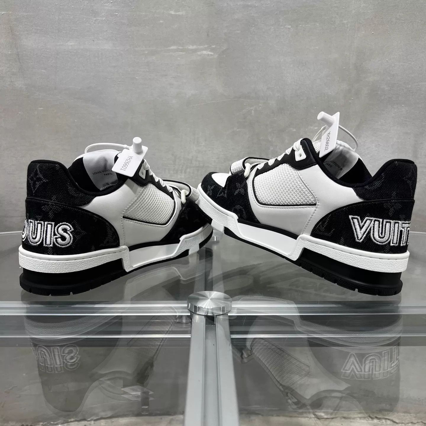 Louis Vuitton LV Trainer BW Velcro UK3.5/37.5 New Box Tried On Size US 7 / IT 37 - 5 Thumbnail