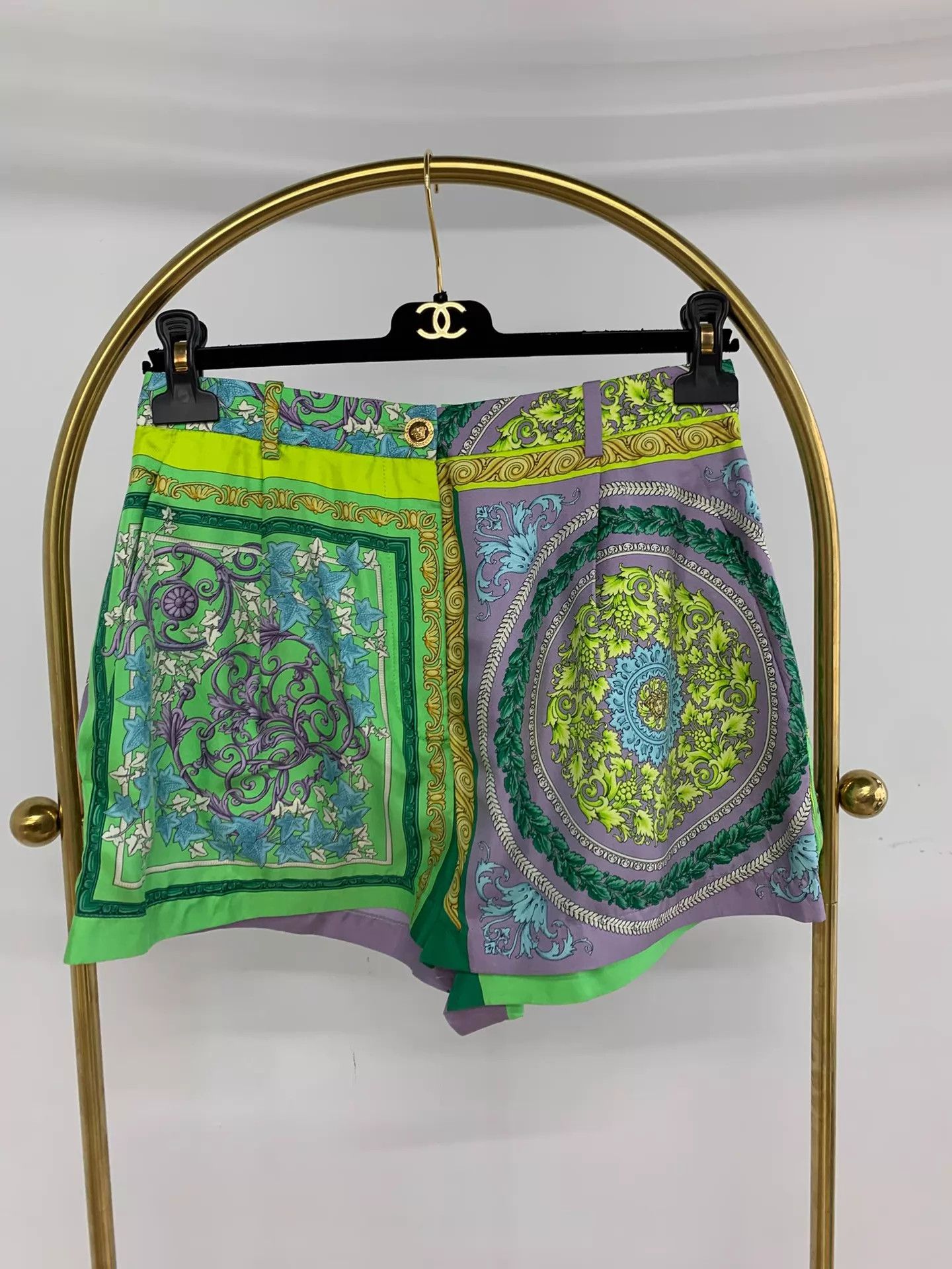 Versace Versace Women's Green Purple Silk Printed Short 42 Size 28" / US 6 / IT 42 - 1 Thumbnail