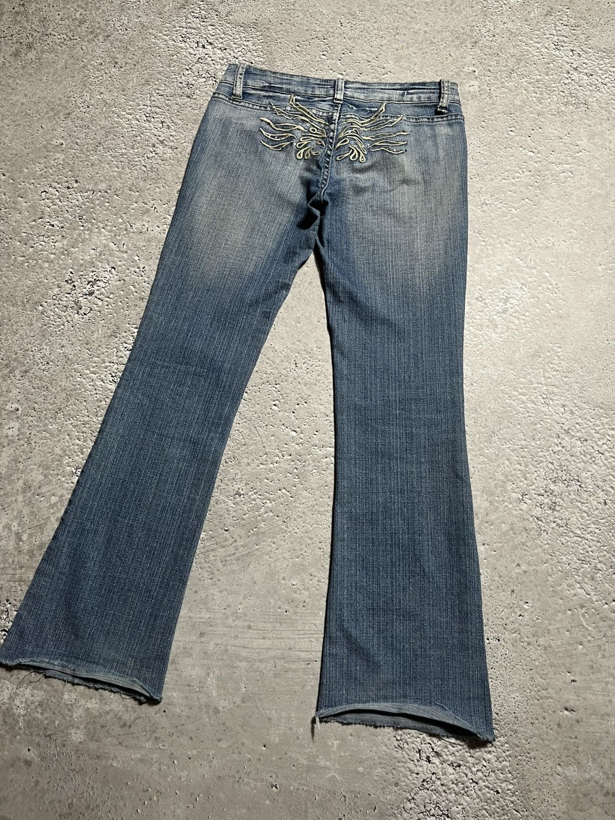 Vintage Y2K Flared Jeans Pants with Rhinestone Embroidered Back Size 30" / US 8 / IT 44 - 3 Thumbnail