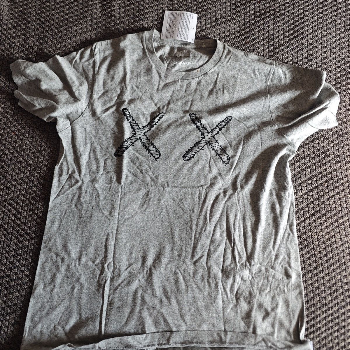 Kaws × Uniqlo Kaws x Uniqlo tshirt Size US L / EU 52-54 / 3 - 1 Thumbnail