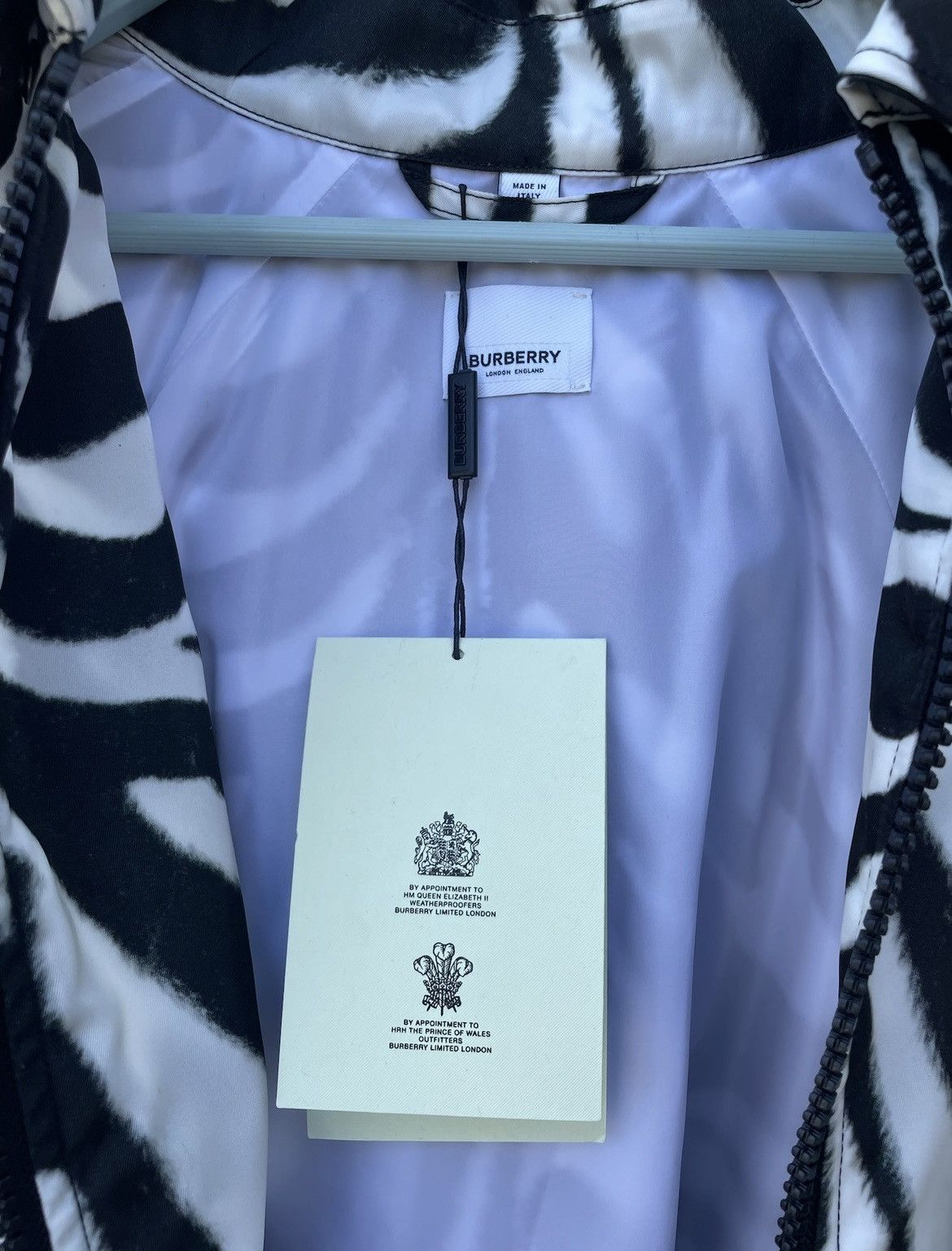 Burberry Burberry zebra raincoat with detachable hood NEW Size M / US 6-8 / IT 42-44 - 5 Thumbnail