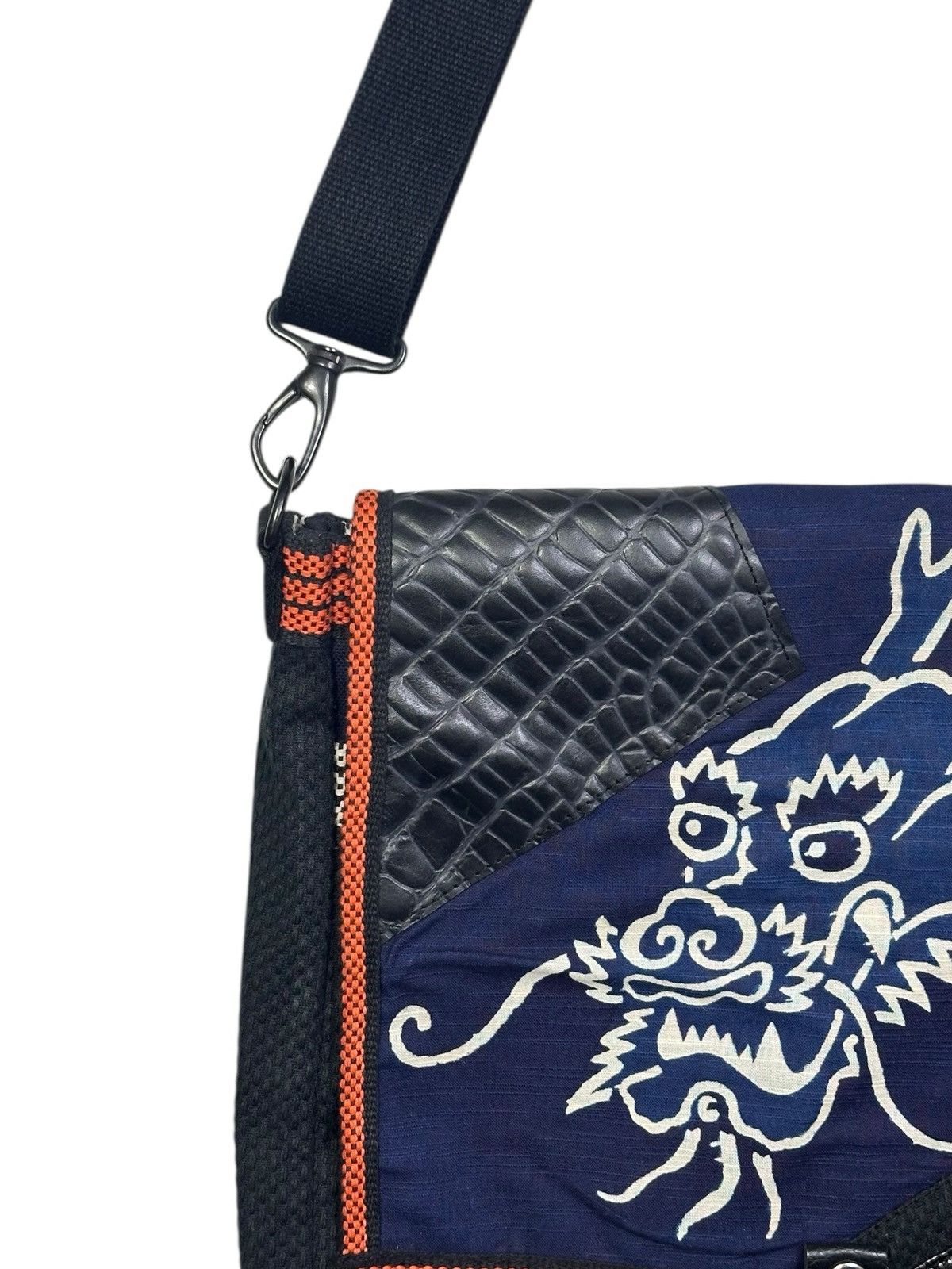 Vintage 2010s USAGI INDIGO DRAGON MULTI MATERIALS CROSS BODY BAG Size ONE SIZE - 3 Thumbnail