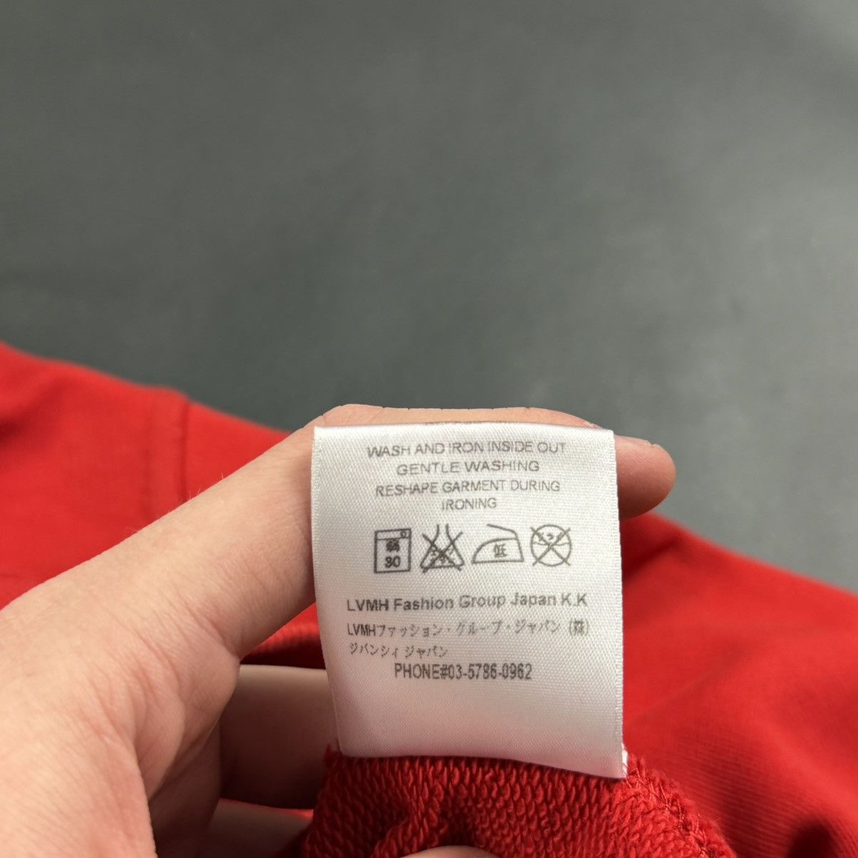 Givenchy Givenchy Red Spell out Crewneck Size US XS / EU 42 / 0 - 6 Thumbnail