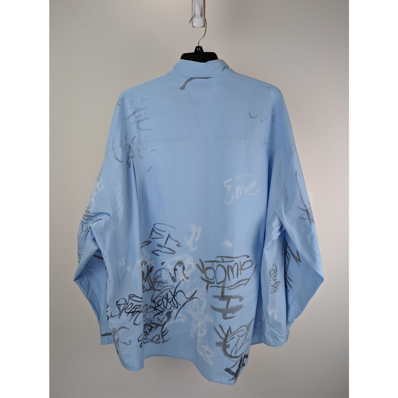 Balenciaga o1rshd1 Cotton Poplin Graffiti Shirt in Sky Blue Size US L / EU 52-54 / 3 - 13 Thumbnail