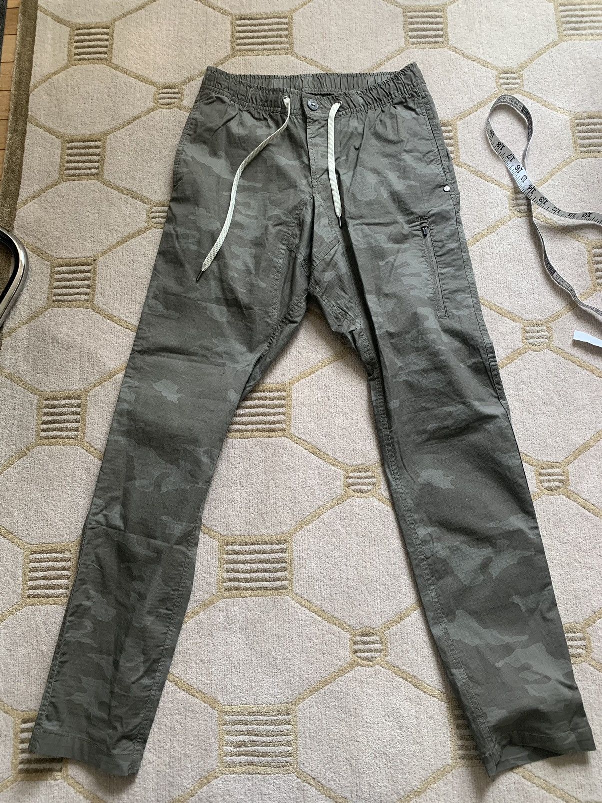 image of NWOT Vuori Ripstop Pants In Camo Size Small in Green Camo, Men's