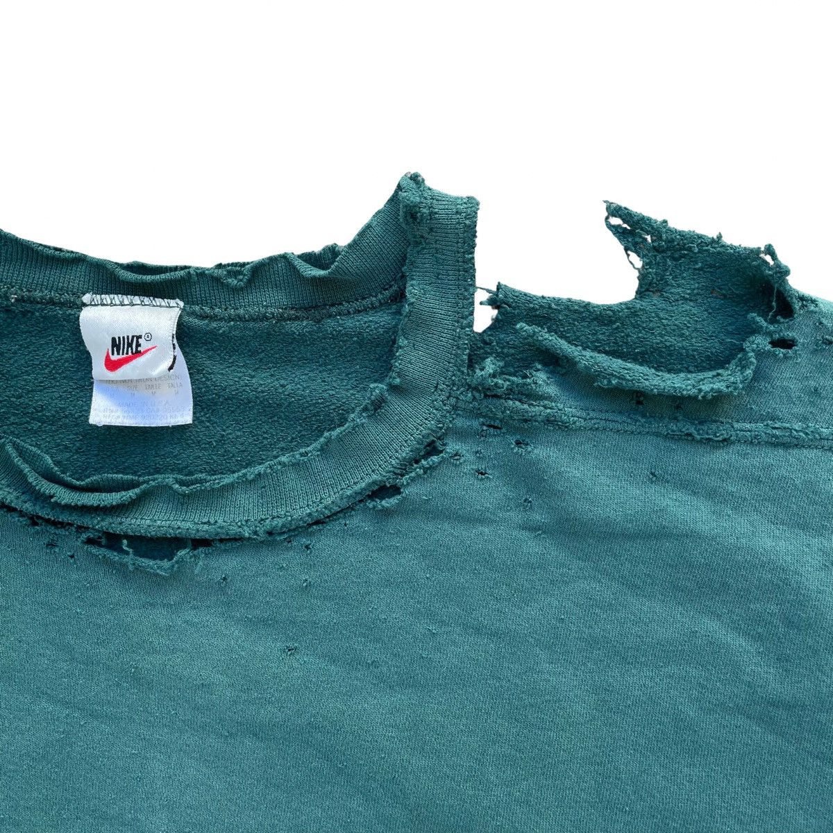 Nike Vintage Nike Big Logo Thrashed Faded Crewneck Size Medium Size US M / EU 48-50 / 2 - 4 Thumbnail