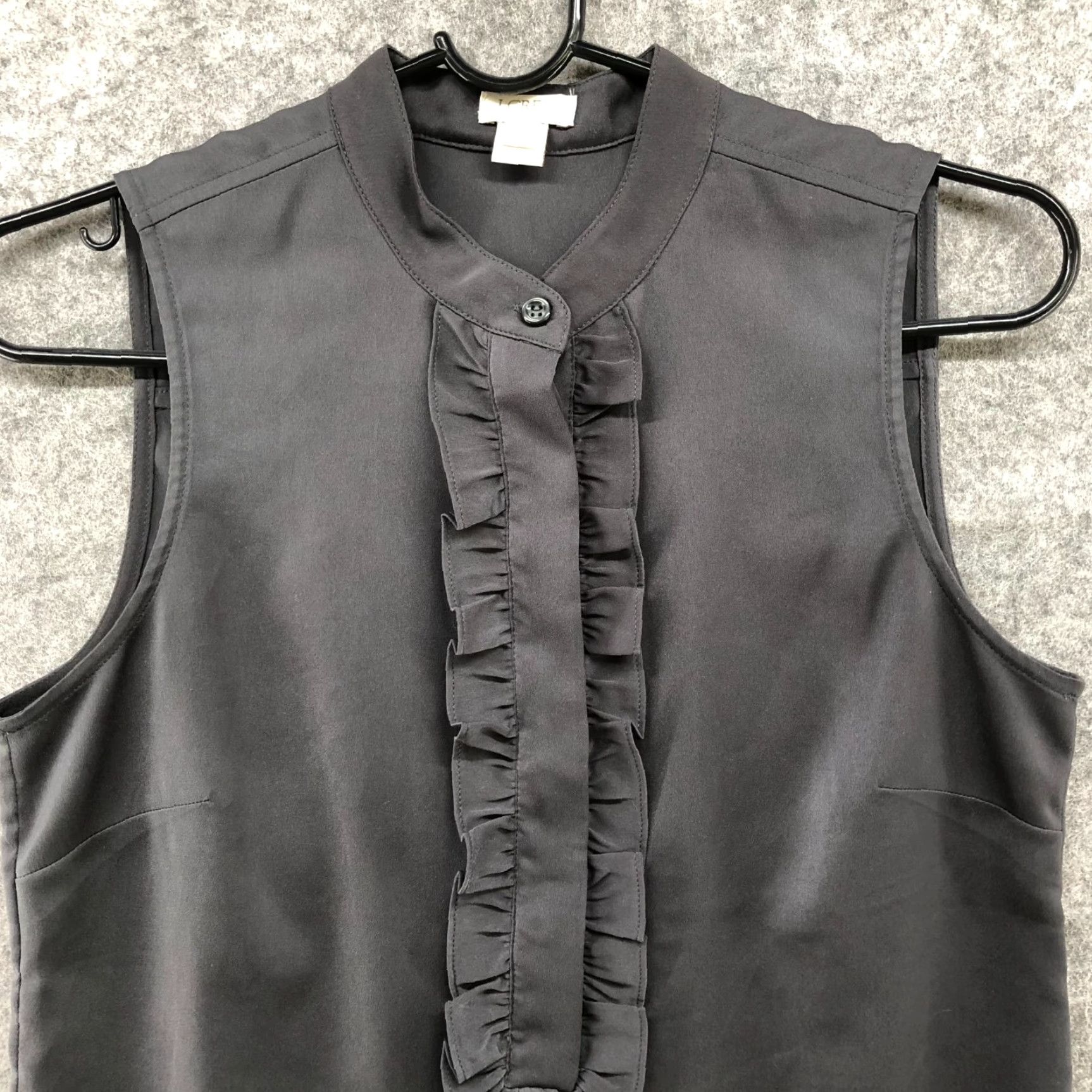 J.Crew J. Crew Sleeveless Blouse Womens 0 Black Satin Ruffle Front Button High Neck Formal Workwear Vintage No (if vintage) Size XS / US 0-2 / IT 36-38 - 3 Thumbnail