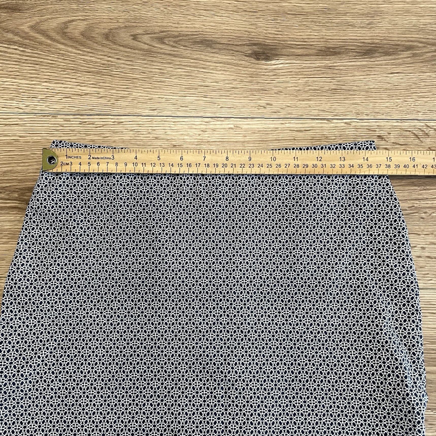 Vintage 89th & Madison Women's Size M Knee Length Straight Pencil Skirt Blue/White Geometric Stretch Stretch & Elastic Waist Casual Workwear Size 32" / US 10 / IT 46 - 3 Thumbnail