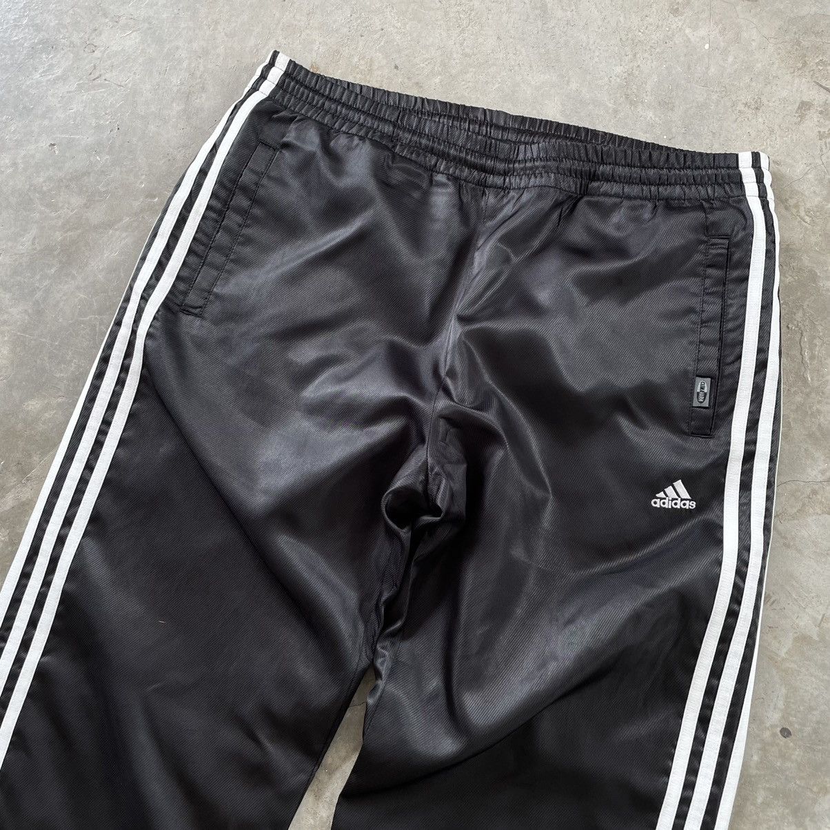 Adidas × Vintage 🔴 Vintage Y2K Adidas Baggy Sweatpants Trackpants 🔴 Size US 34 / EU 50 - 4 Thumbnail