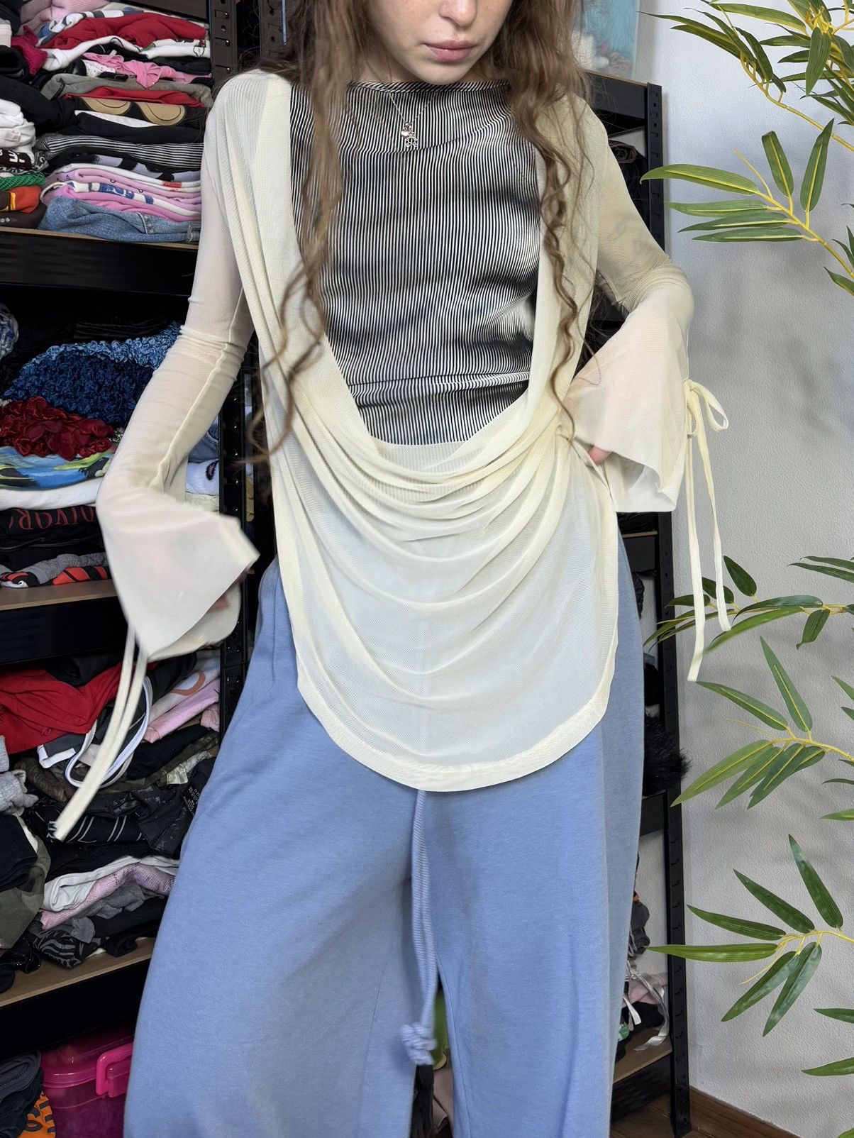 Vintage MESH OPEN BACK ISSEY MIYAKE STYLE LONG SLEEVE Size XS / US 0-2 / IT 36-38 - 2 Thumbnail