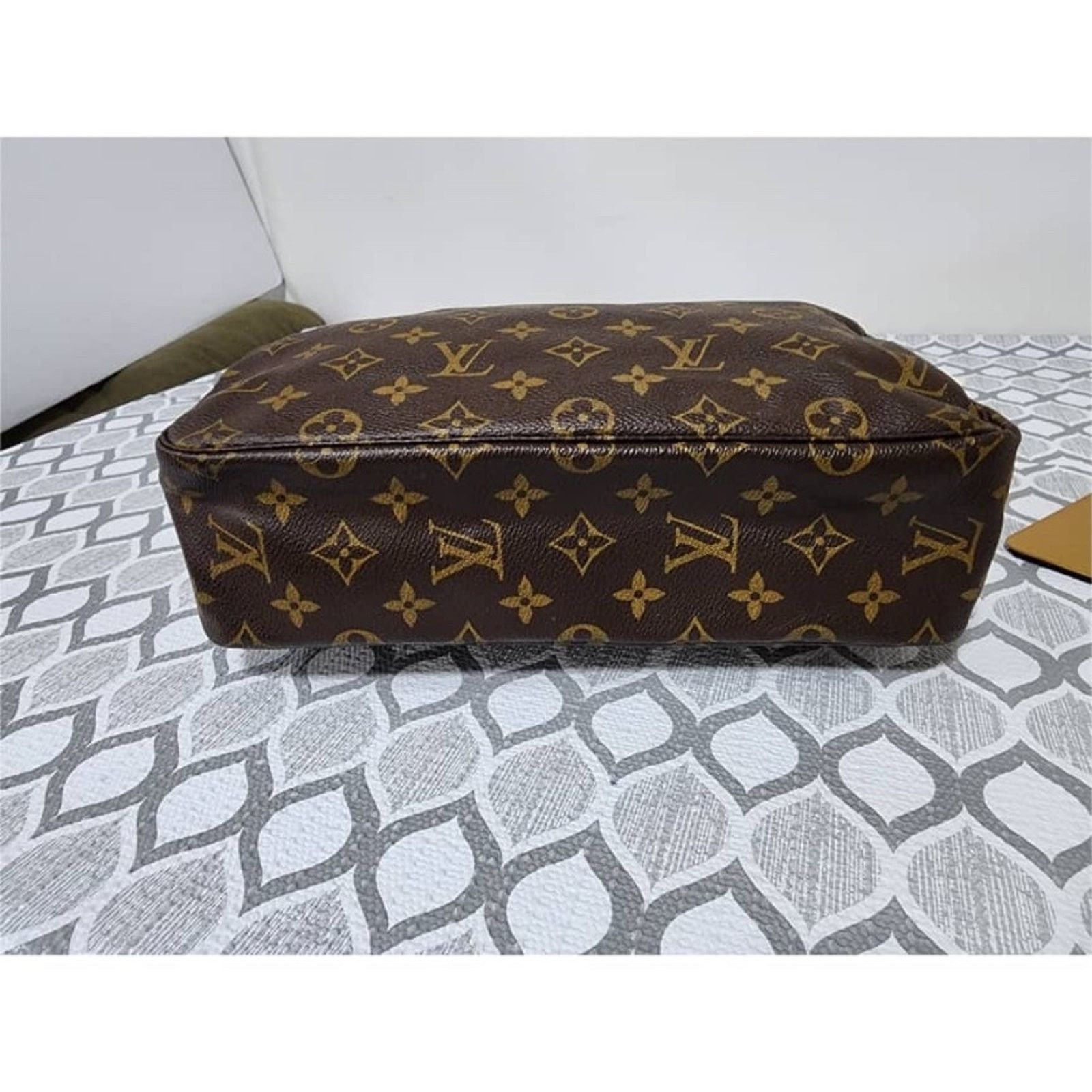 Louis Vuitton LOUIS VUITTON Monogram Canvas Trousse Toilette 28 Clutch Brw Size ONE SIZE - 5 Thumbnail
